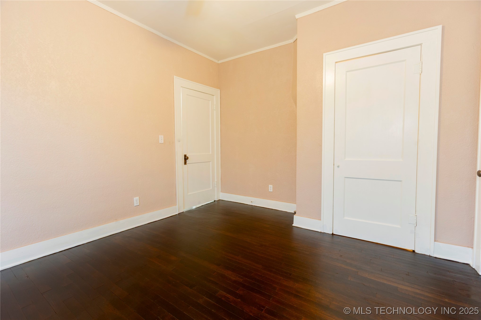 415 E Seneca Property Photo 17