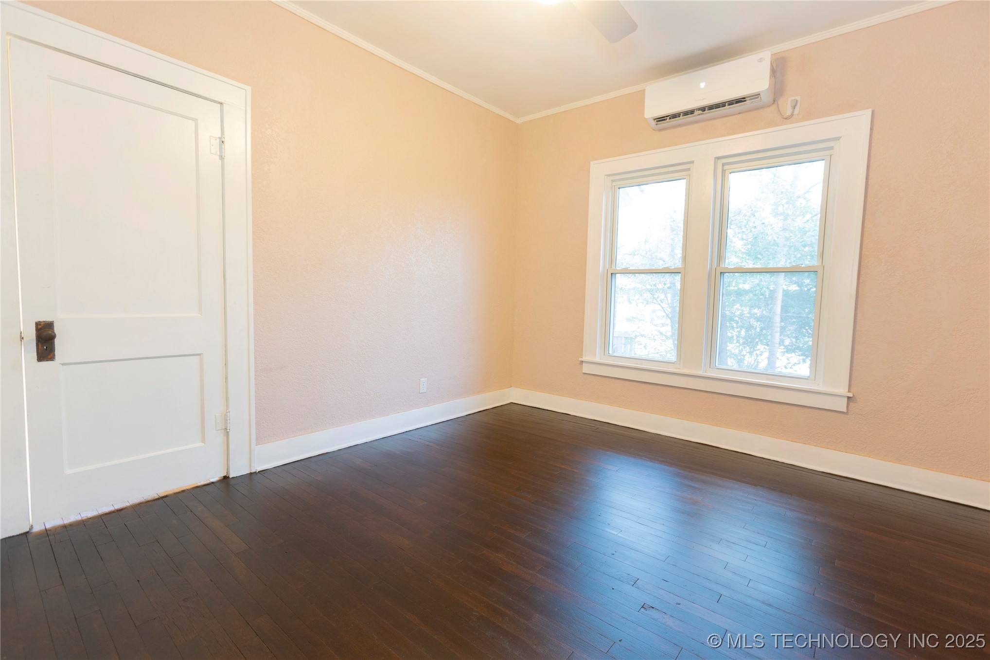 415 E Seneca Property Photo 18