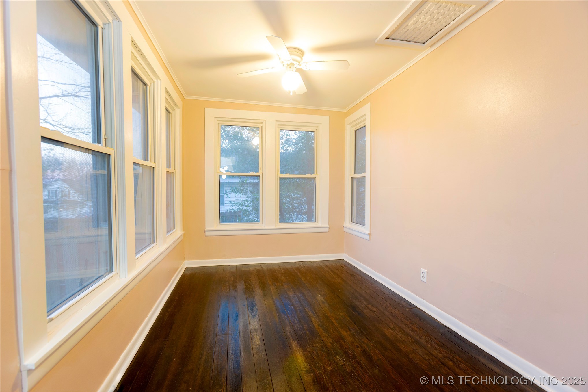 415 E Seneca Property Photo 20