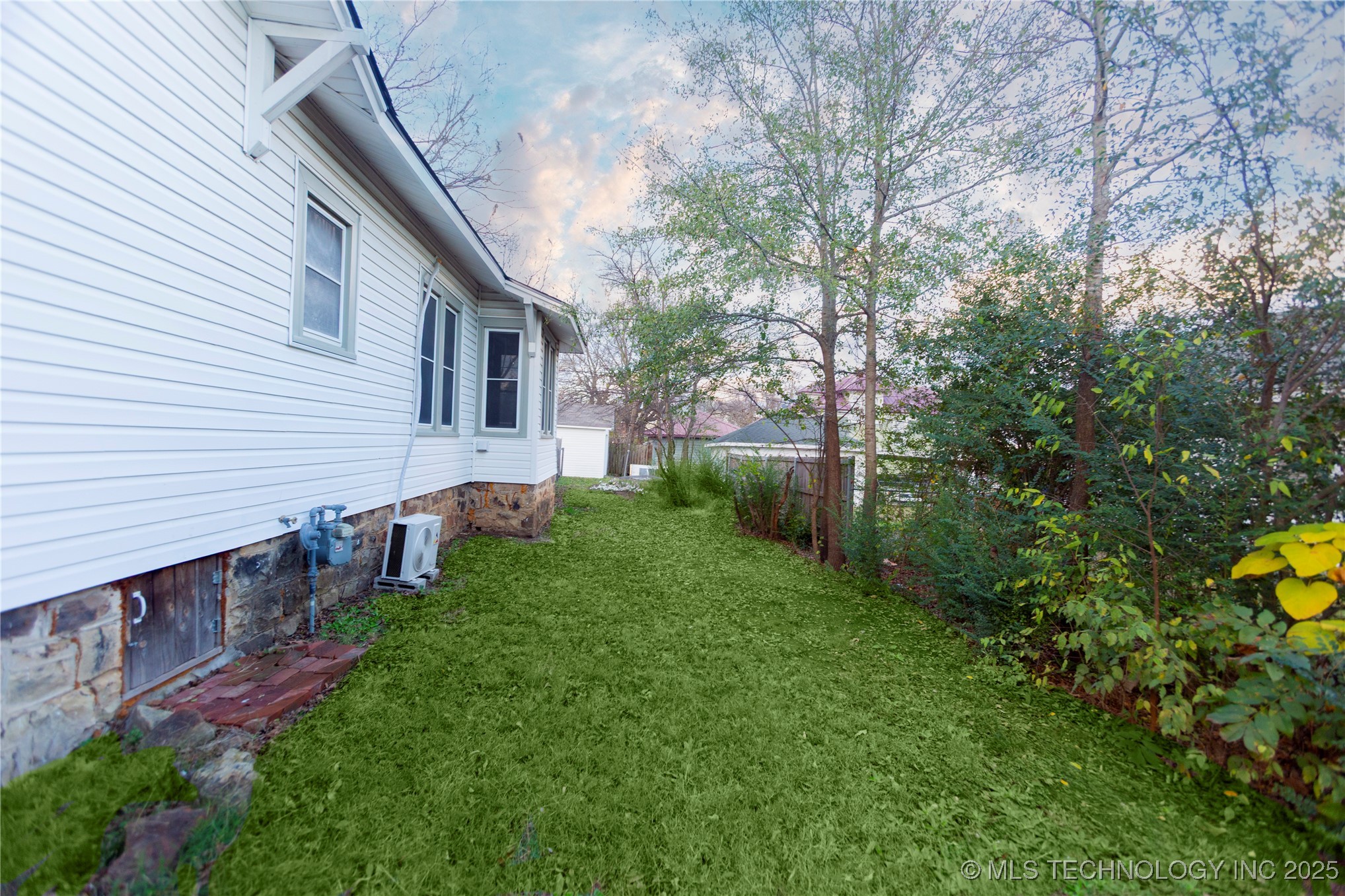 415 E Seneca Property Photo 22