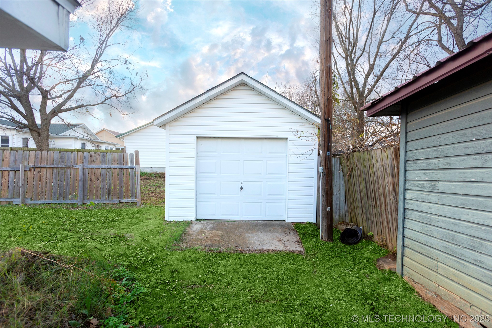 415 E Seneca Property Photo 25