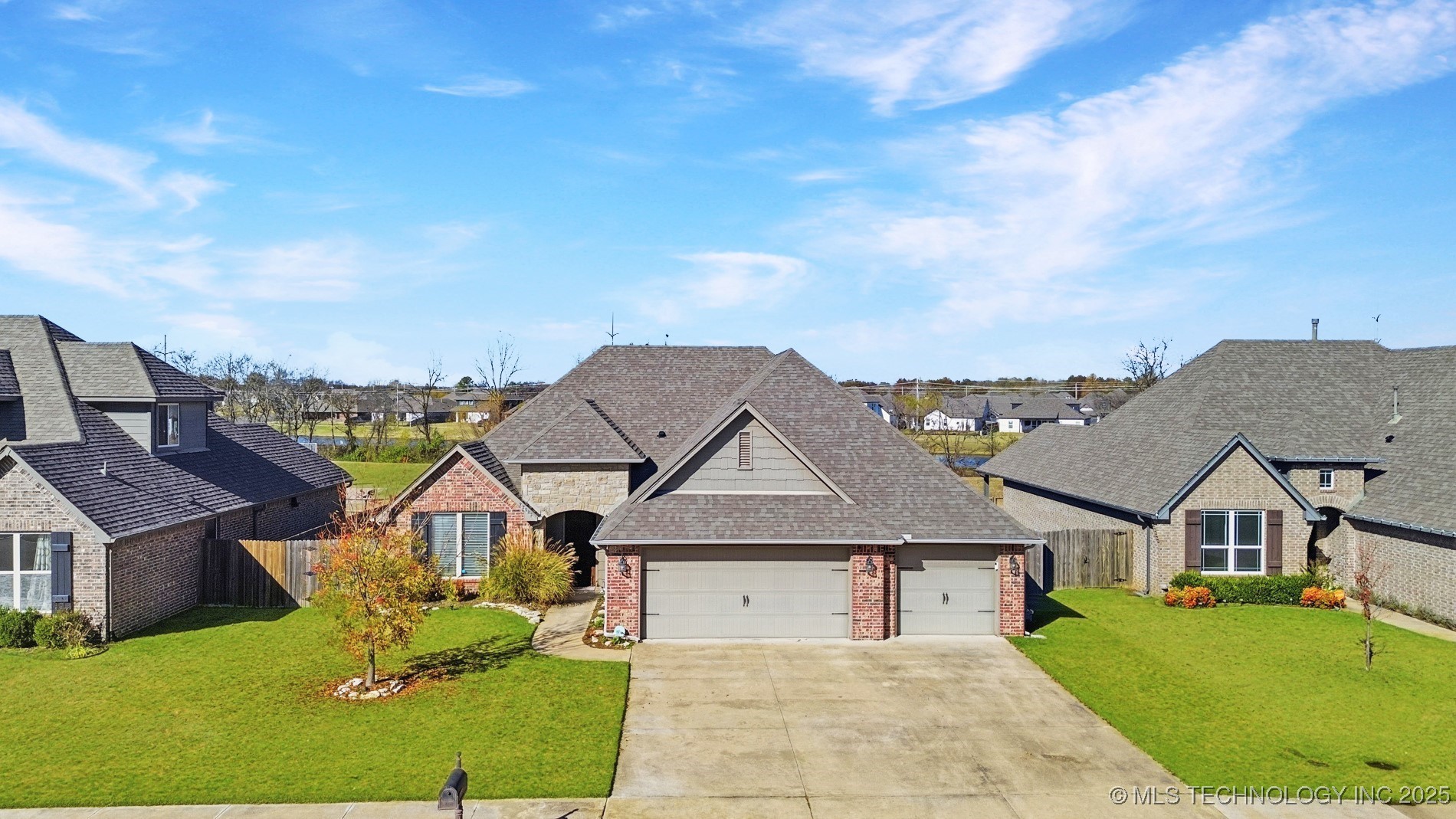 22803 E 104th Street S Property Photo 1