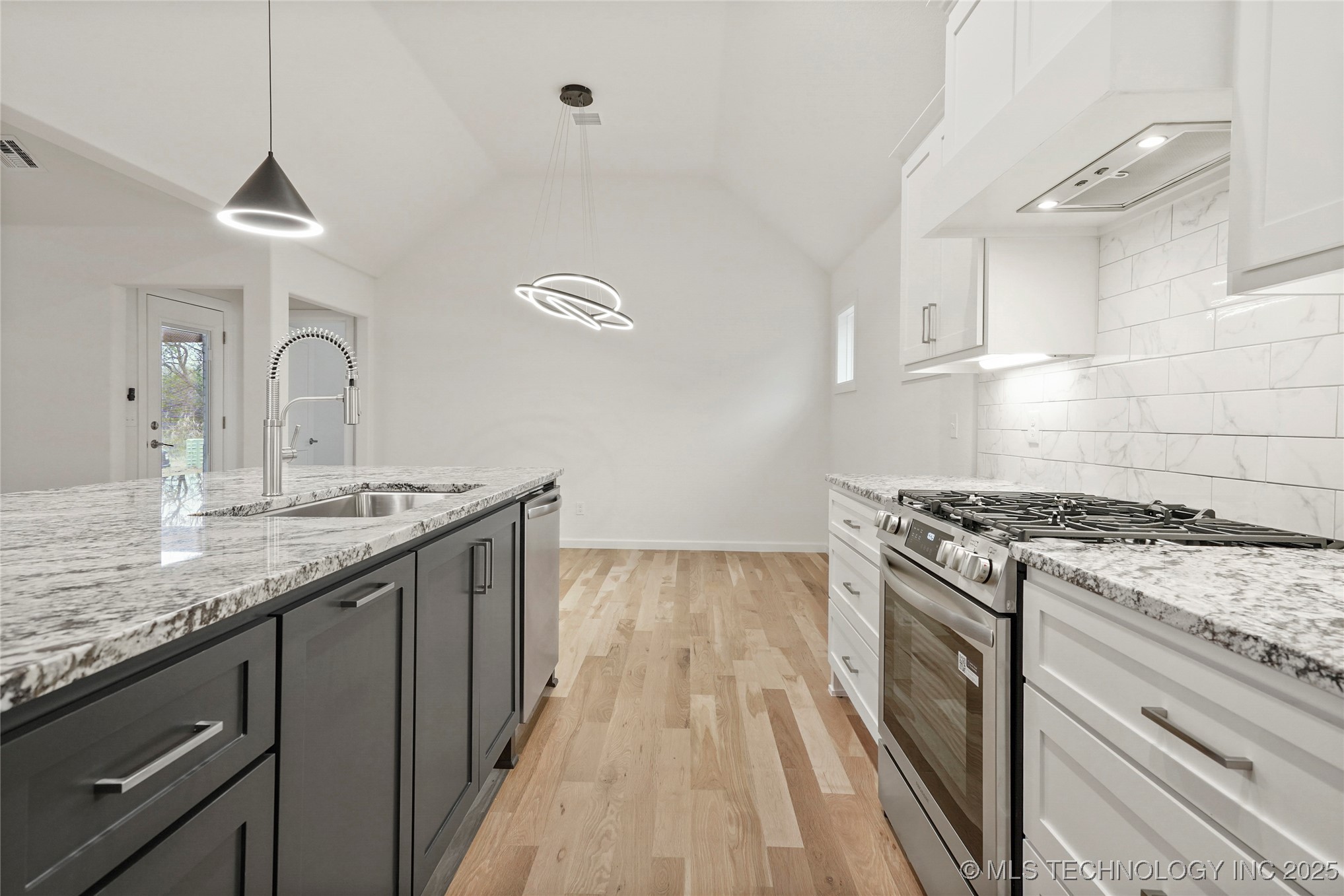 10611 S 233rd East Avenue Property Photo 11