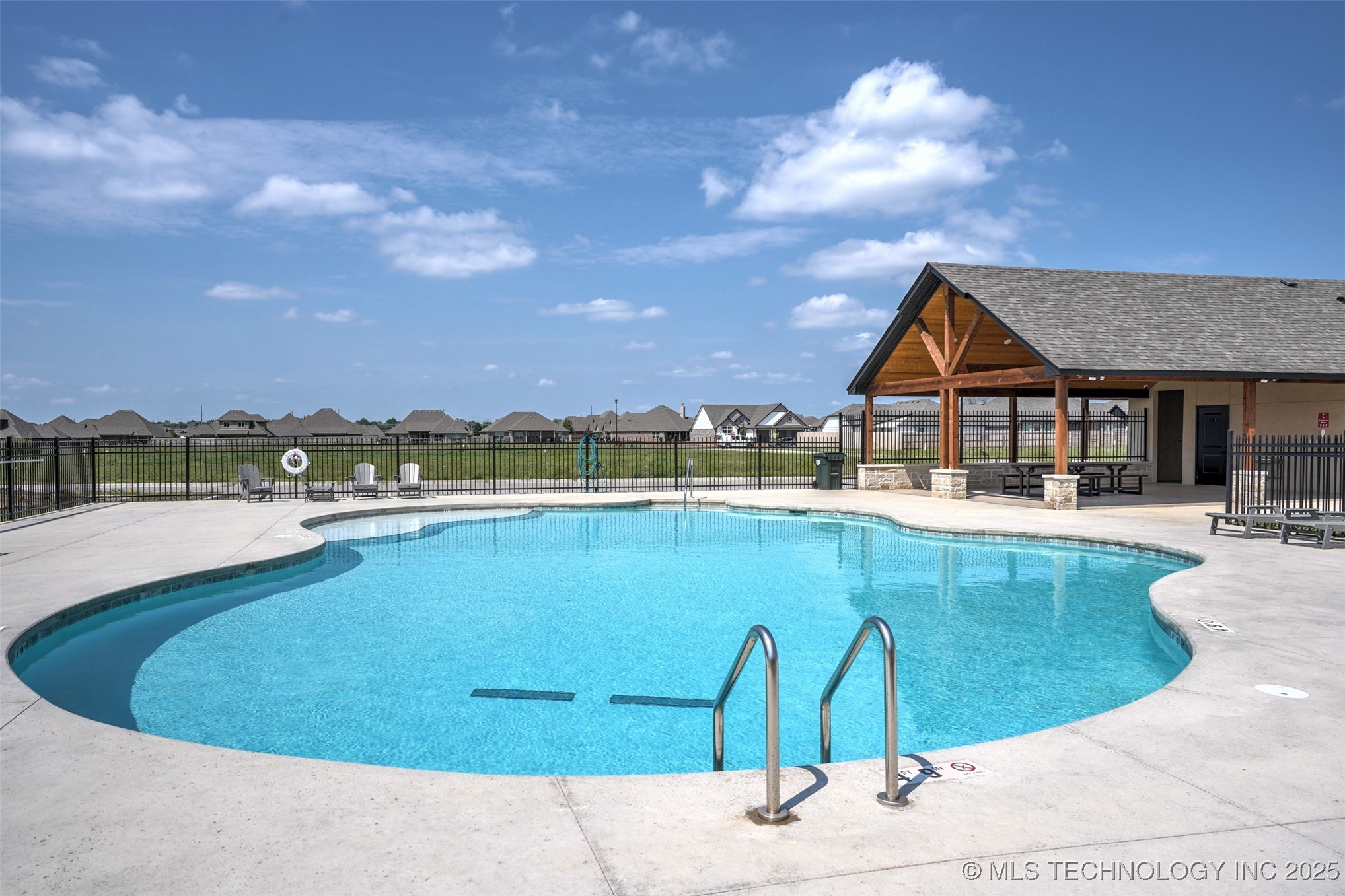 10611 S 233rd East Avenue Property Photo 28