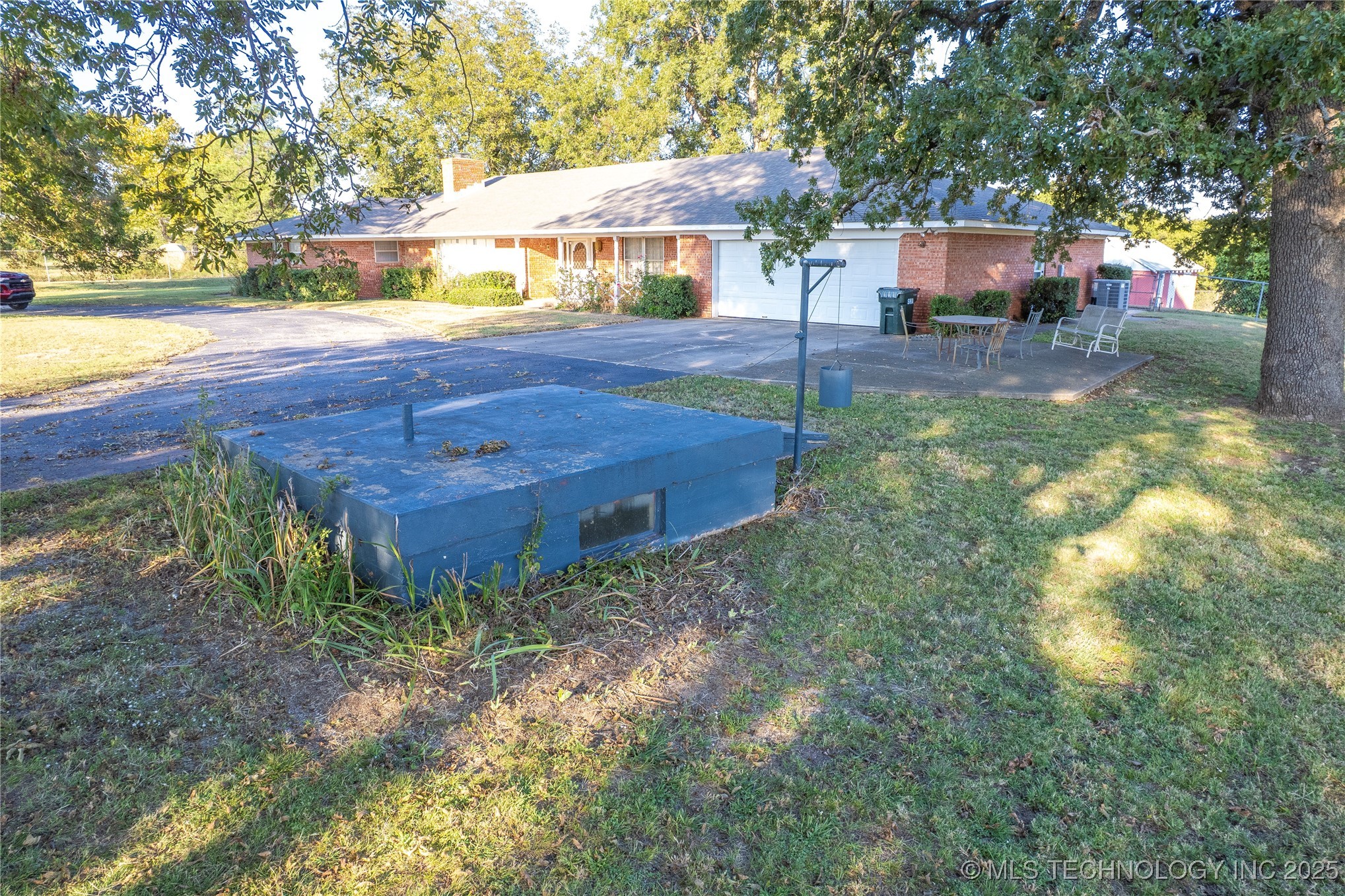 2011 W 1st Property Photo 2