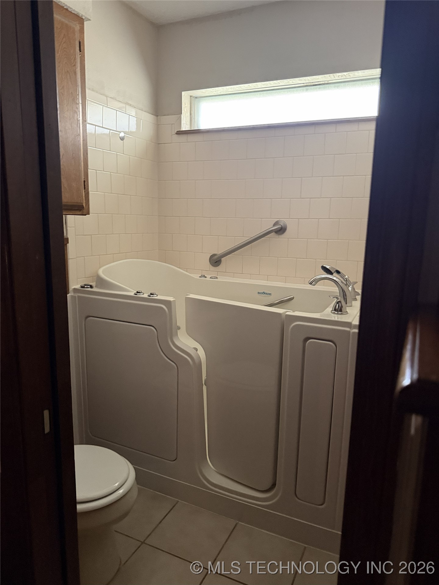 2011 W 1st Property Photo 9