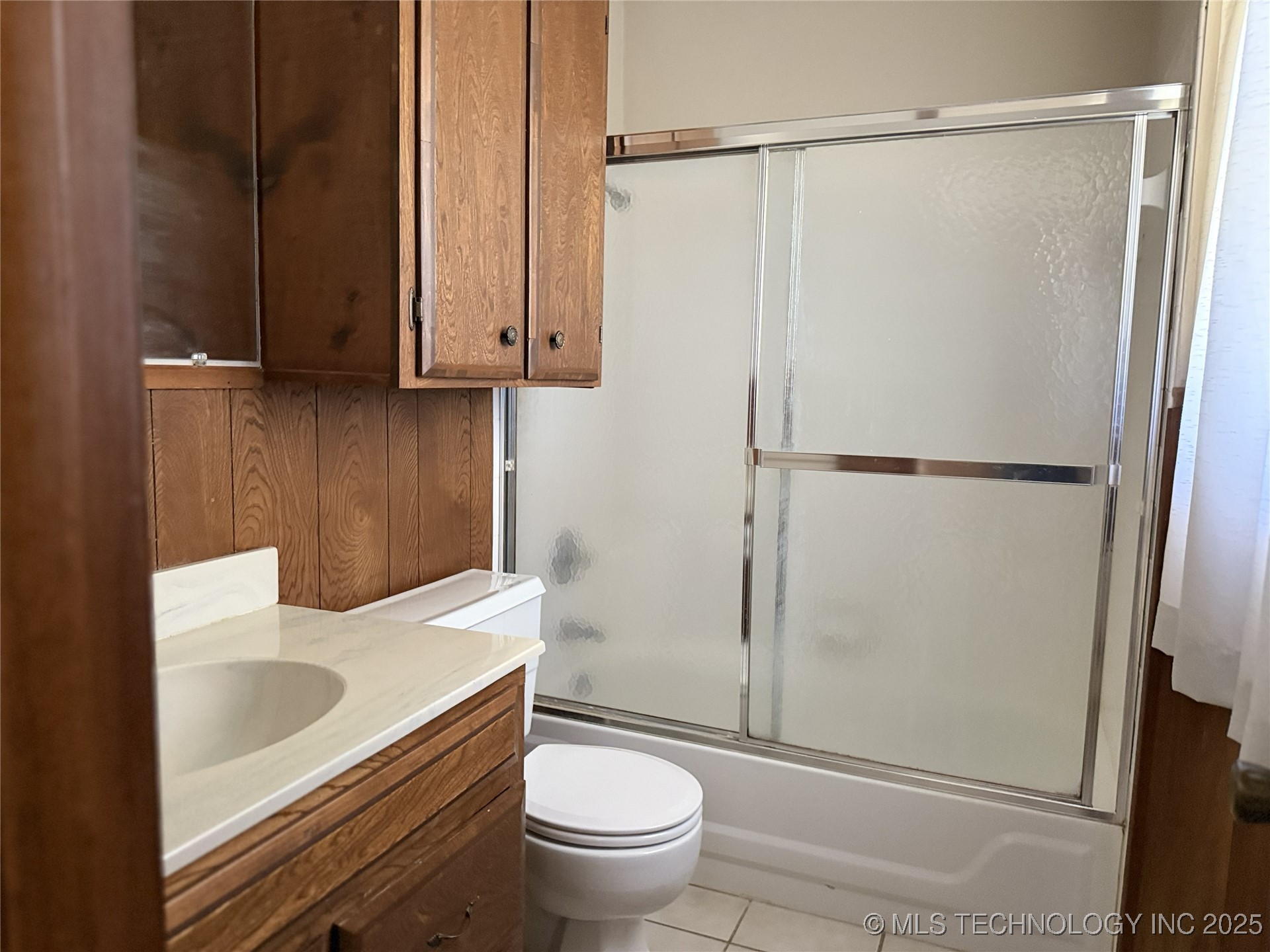 2011 W 1st Property Photo 11