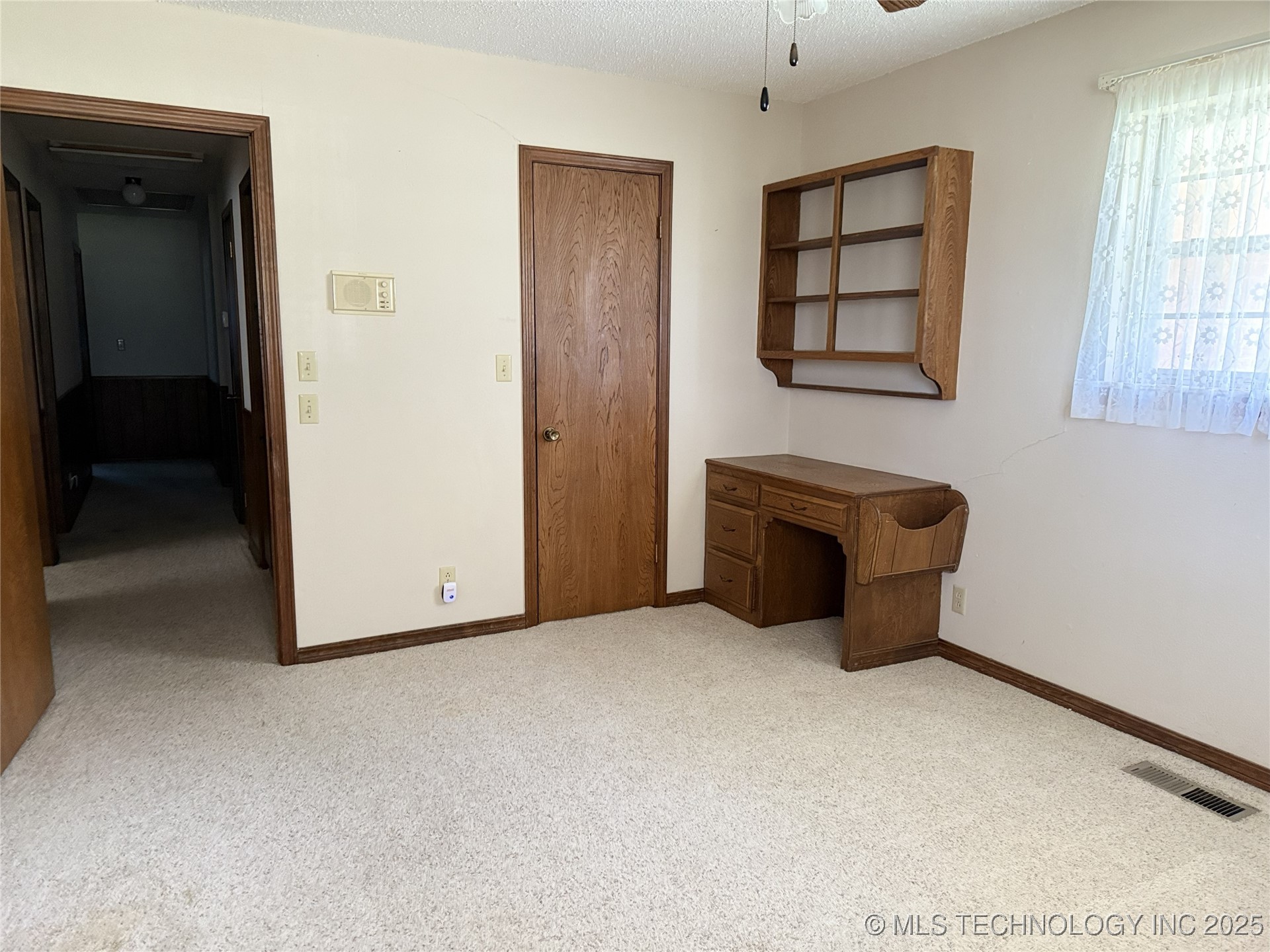 2011 W 1st Property Photo 12