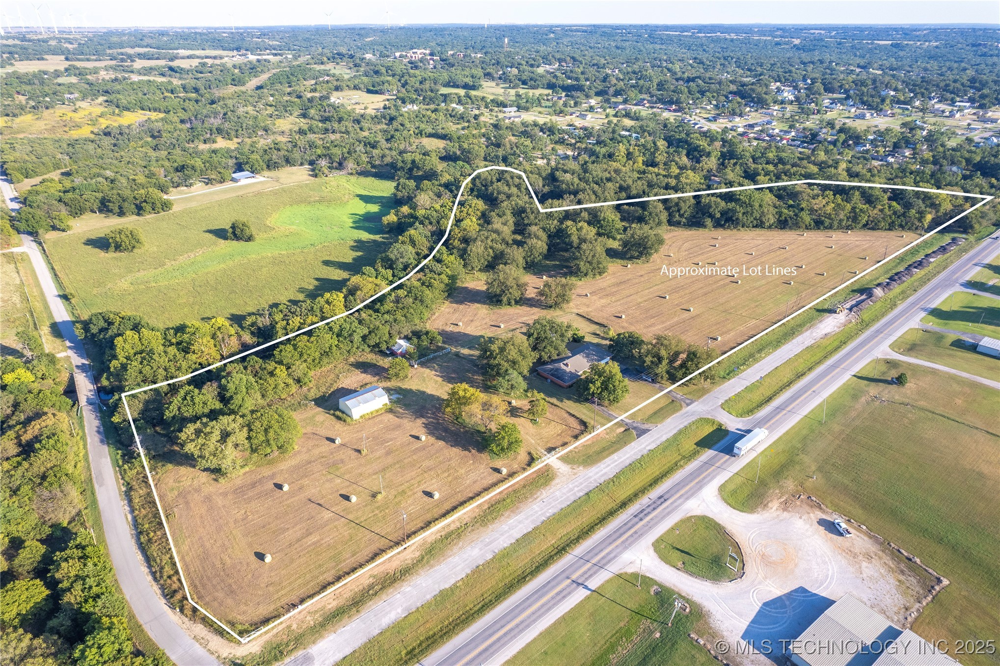 2011 W 1st Property Photo 21