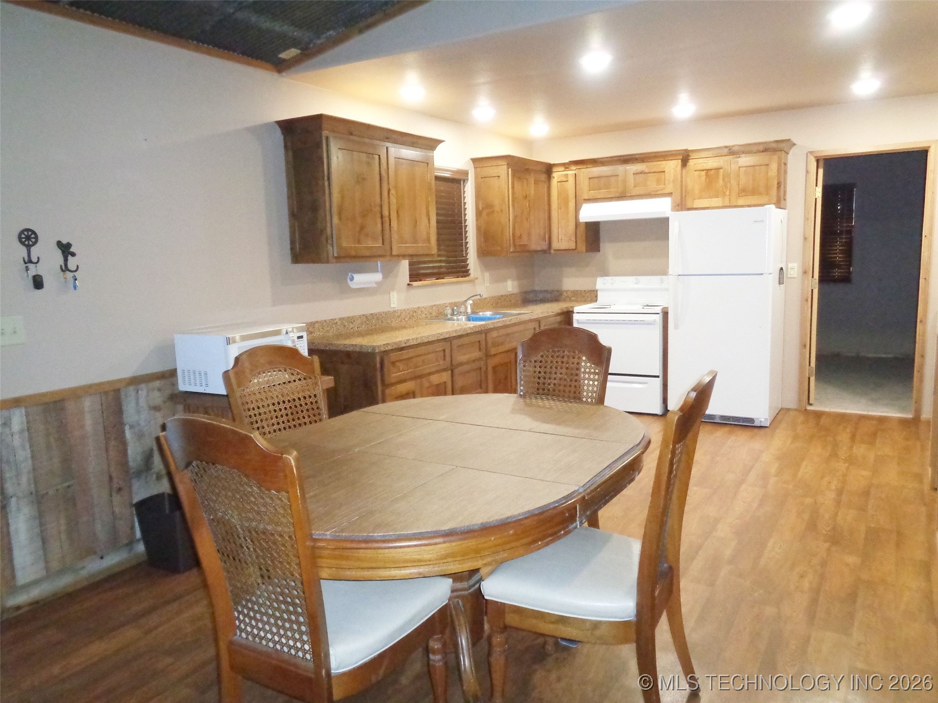 233 Betty Road Property Photo 2