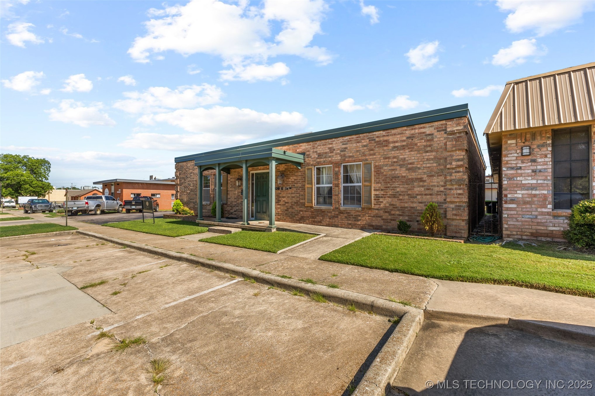 120 E 14th Property Photo 2