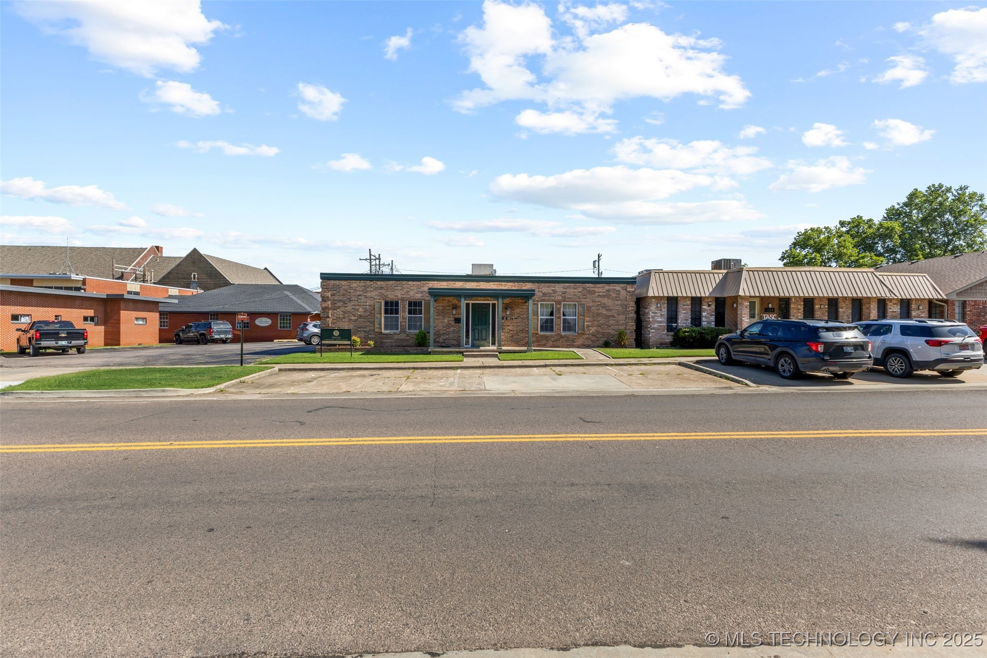 120 E 14th Property Photo 5