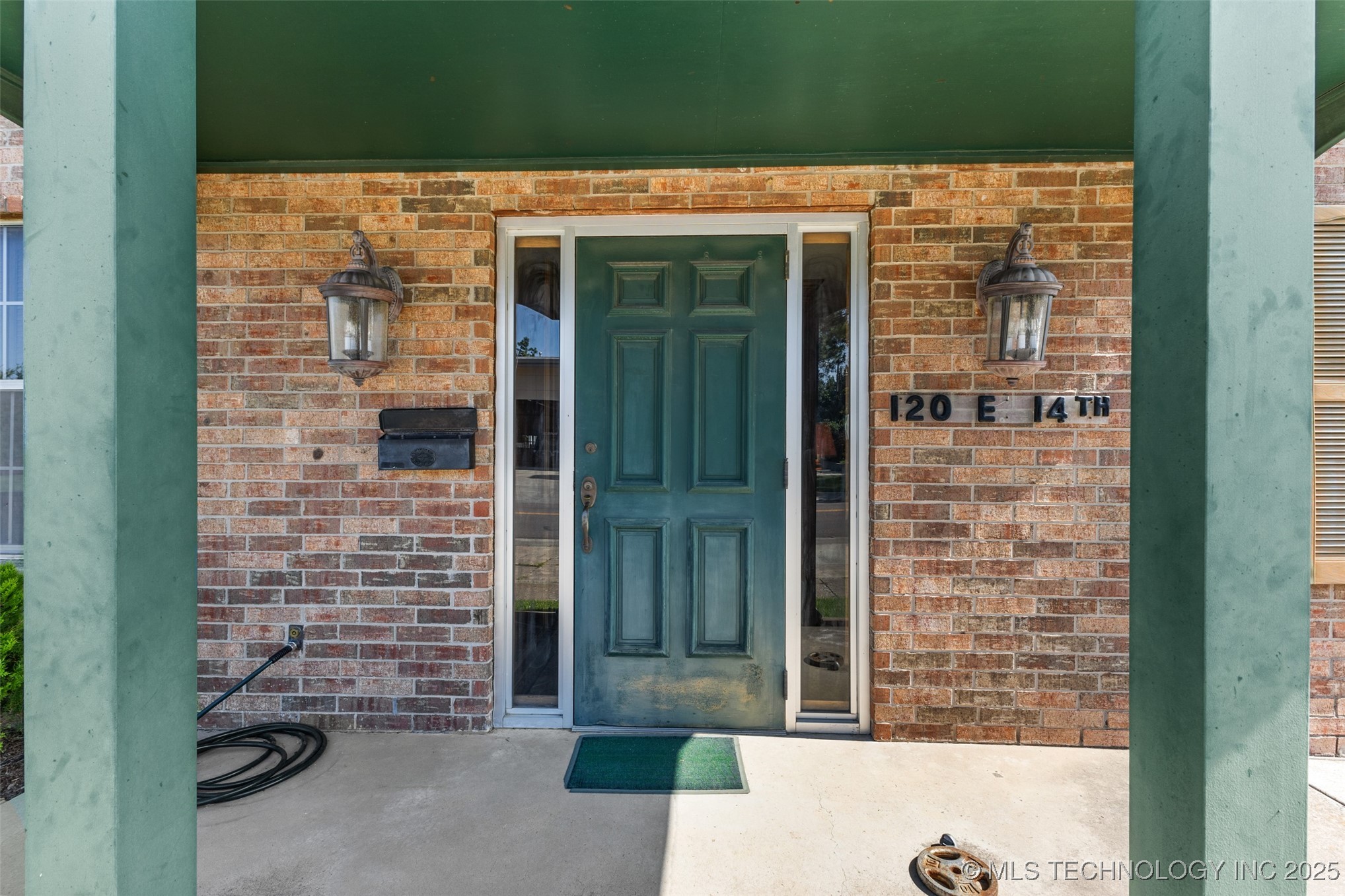 120 E 14th Property Photo 8