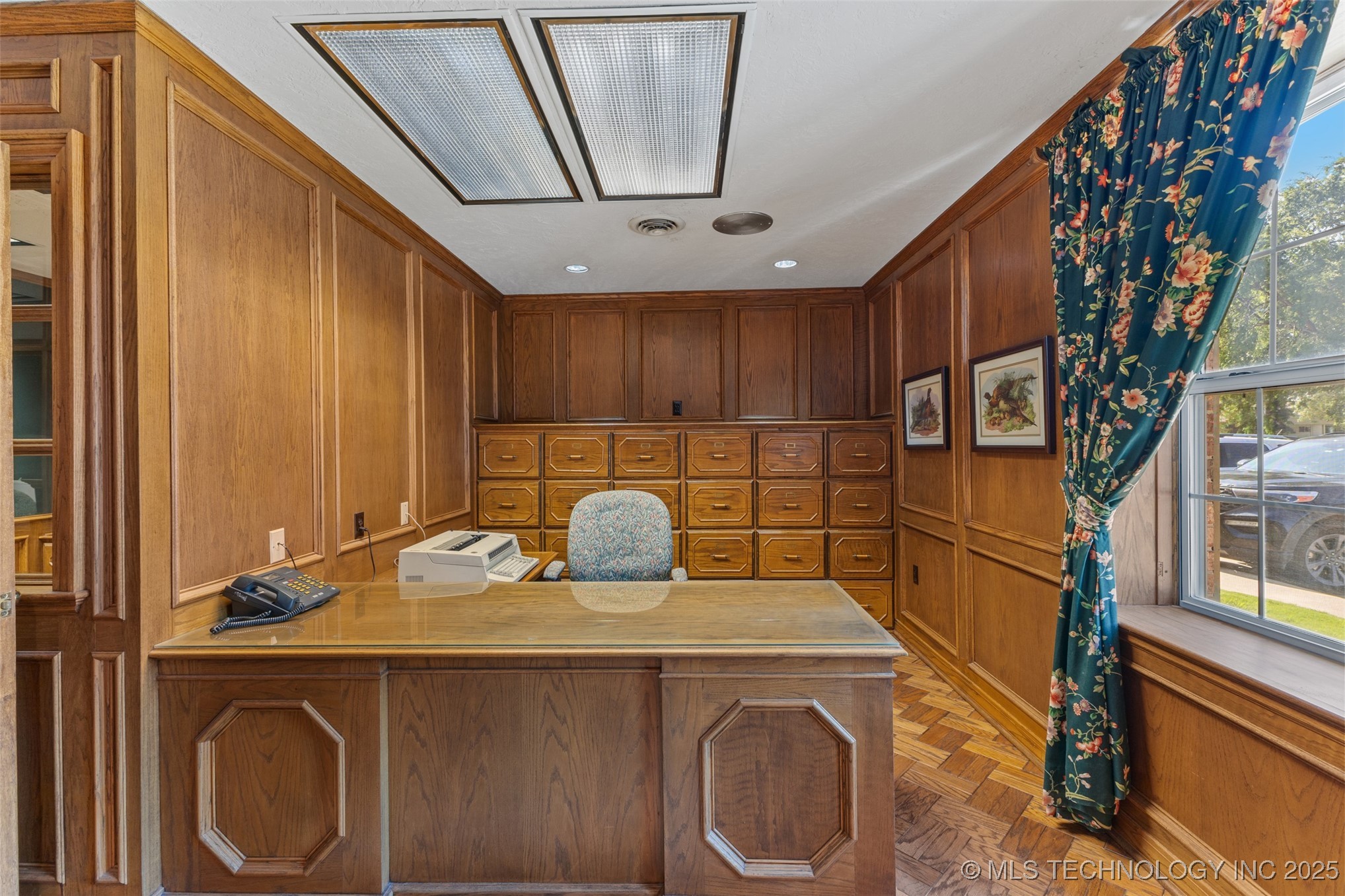 120 E 14th Property Photo 17