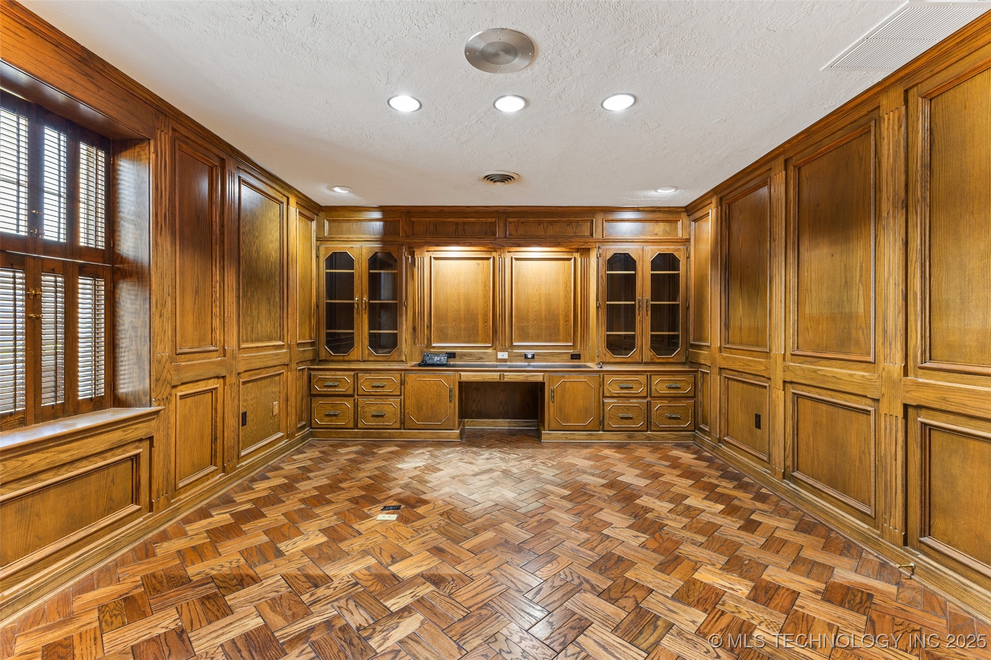 120 E 14th Property Photo 22