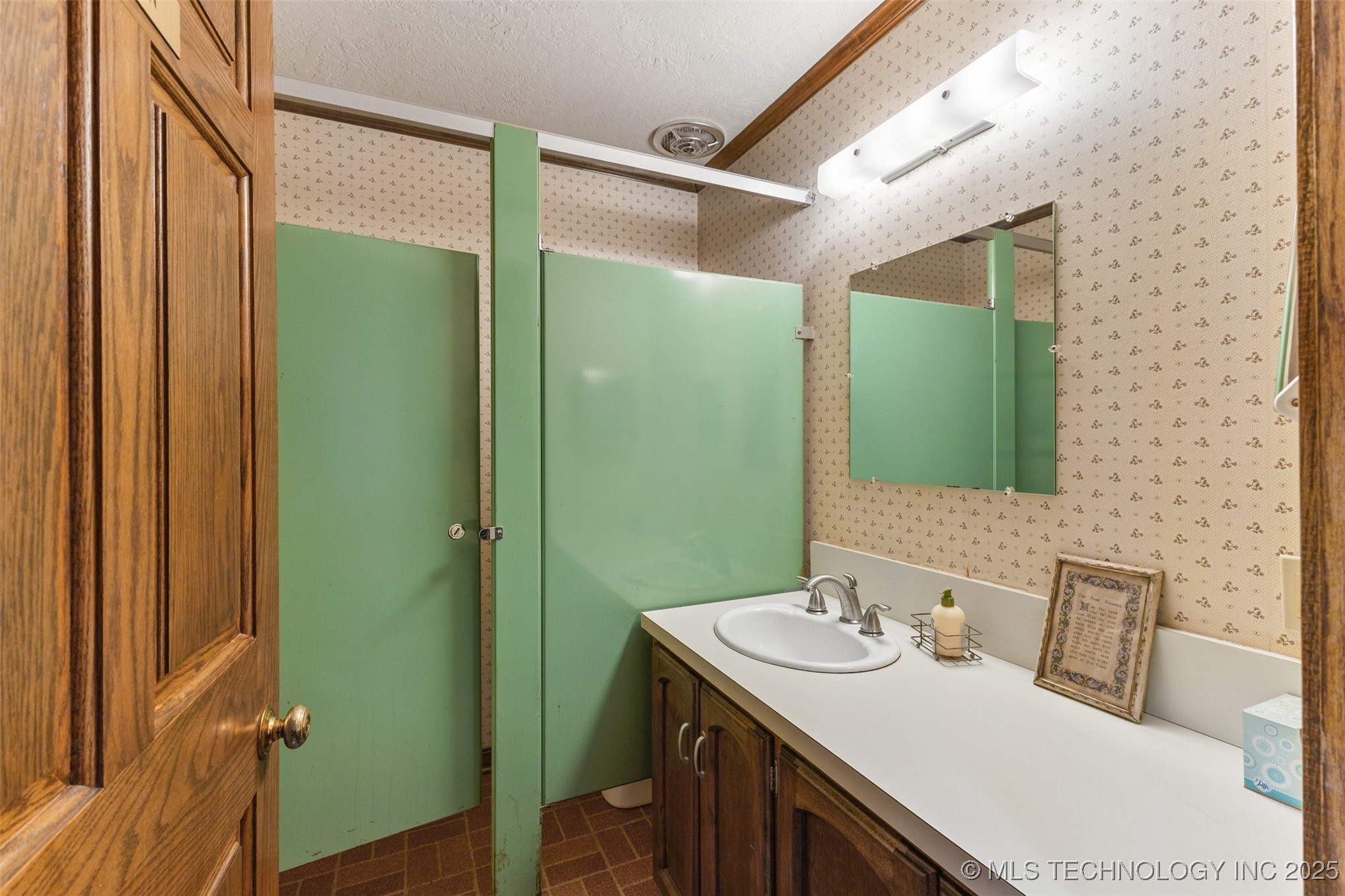 120 E 14th Property Photo 30