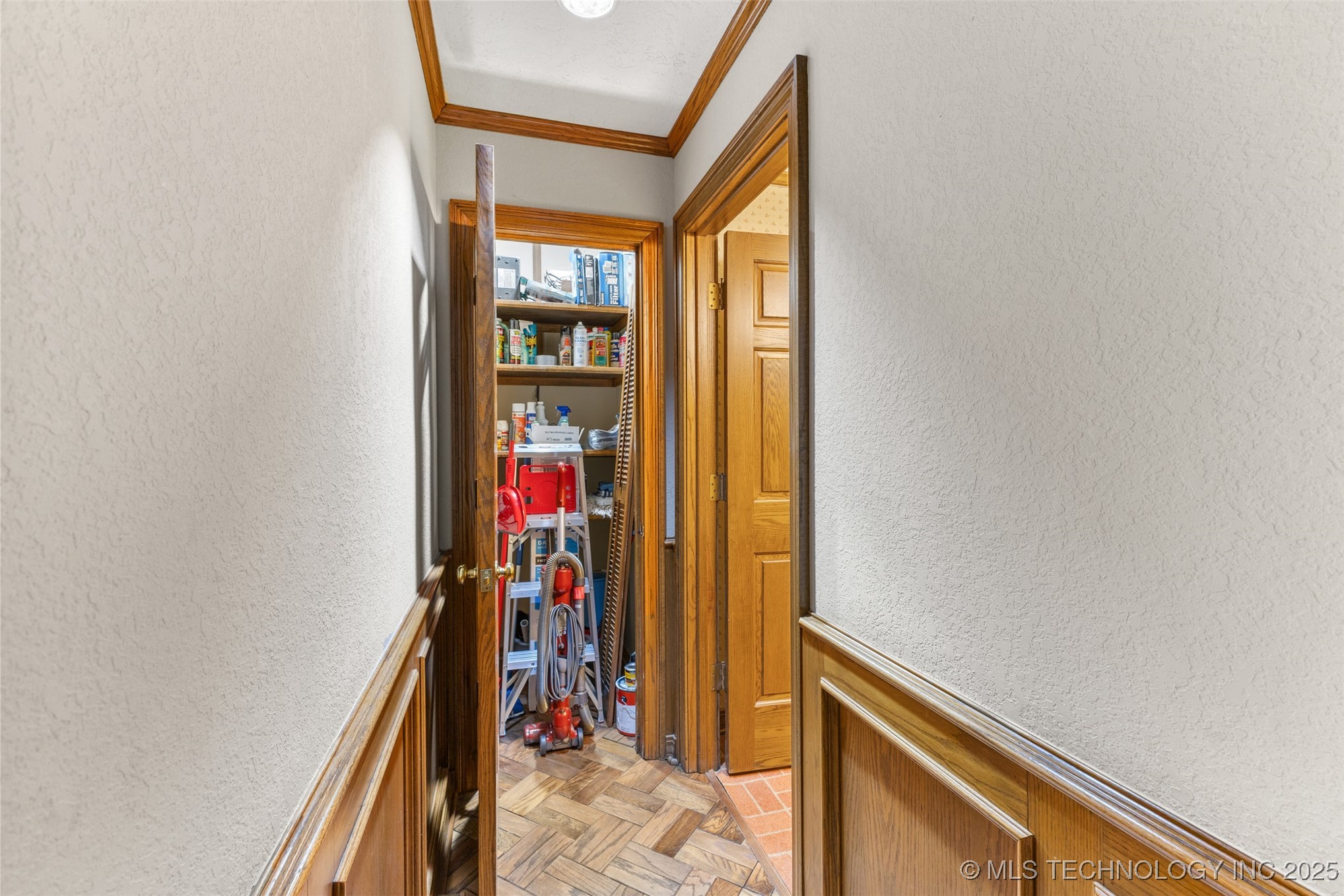 120 E 14th Property Photo 31