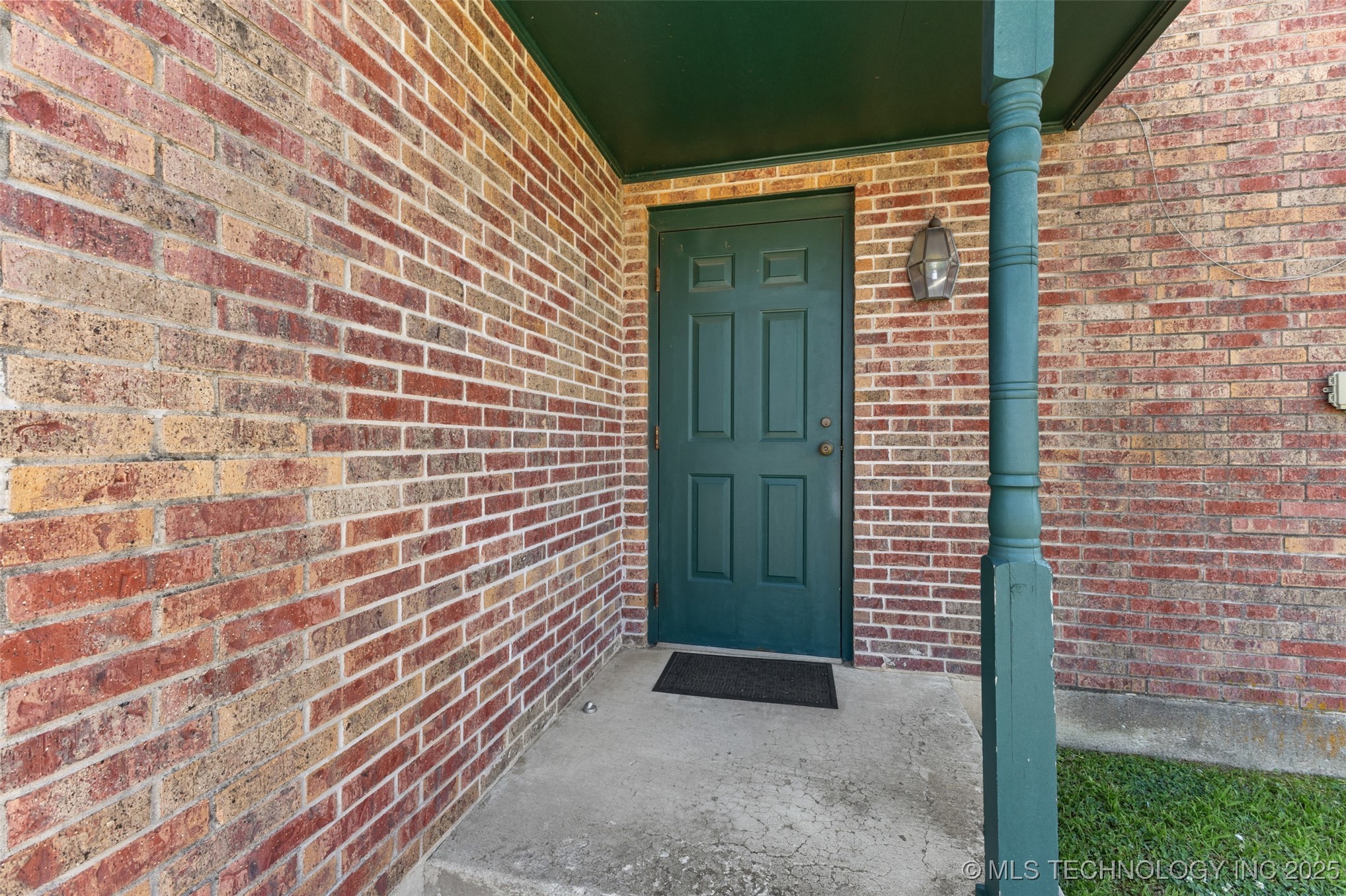 120 E 14th Property Photo 34