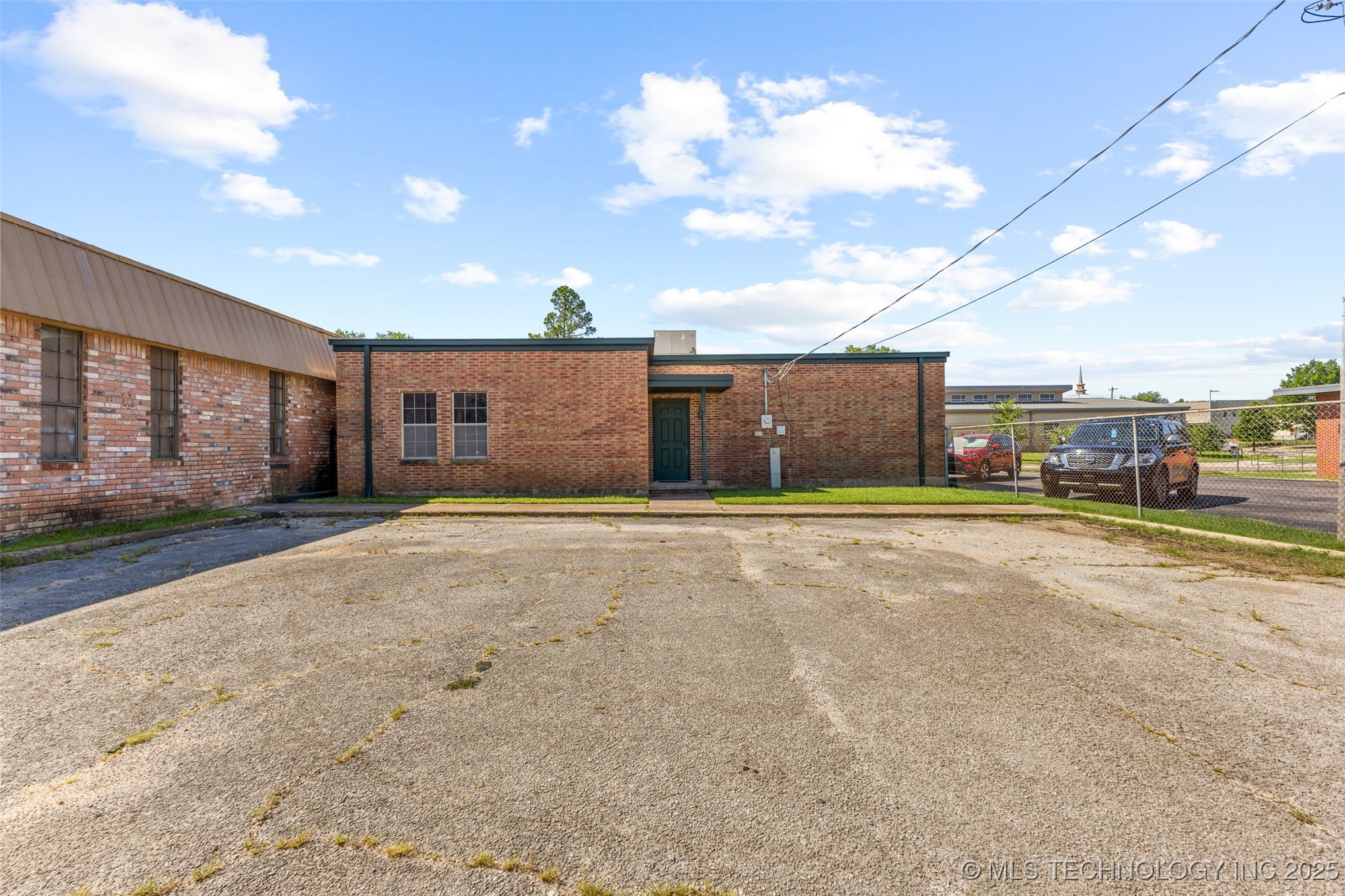 120 E 14th Property Photo 35