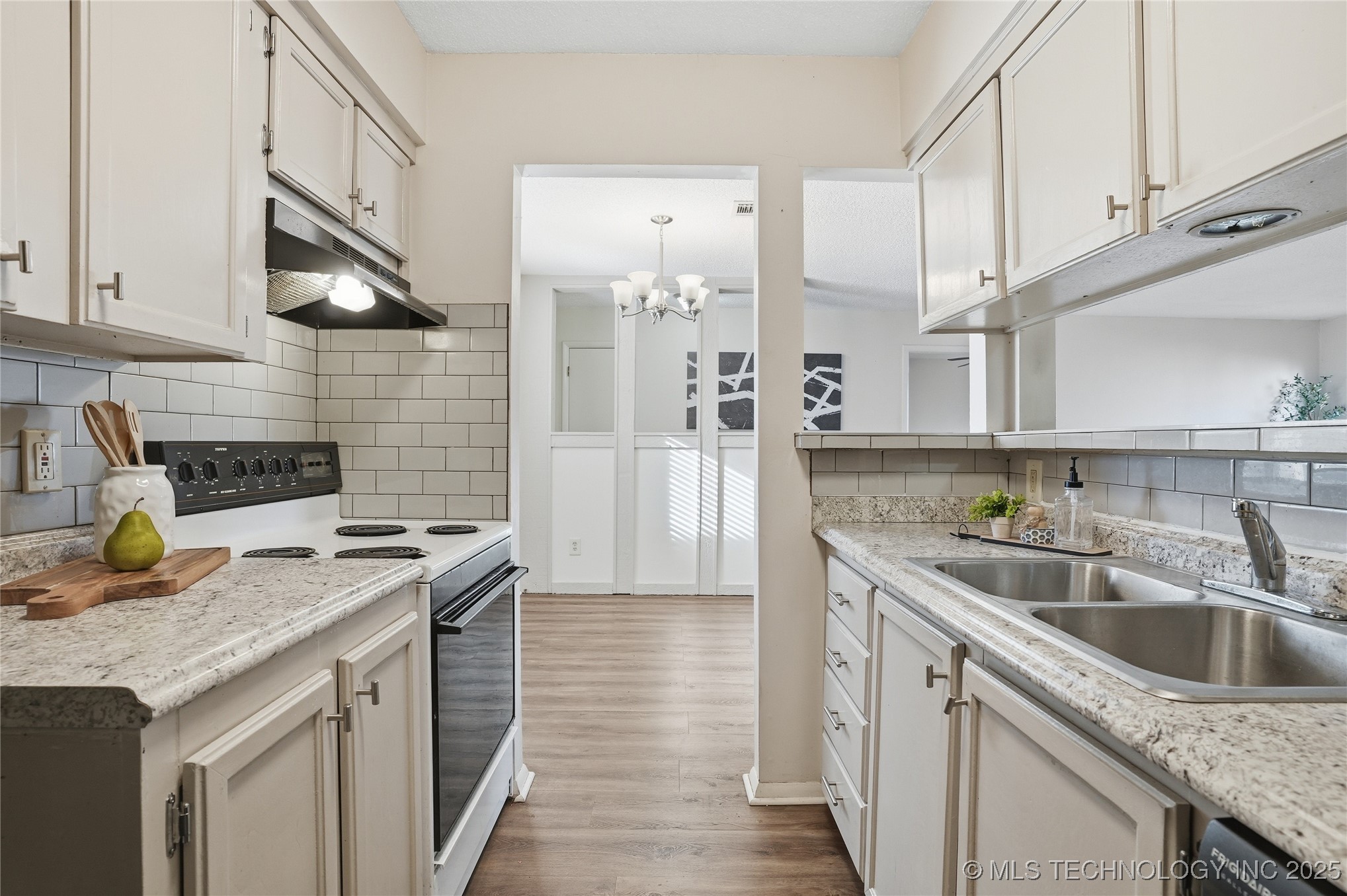 6732 S Lewis Avenue 312 Property Photo 3