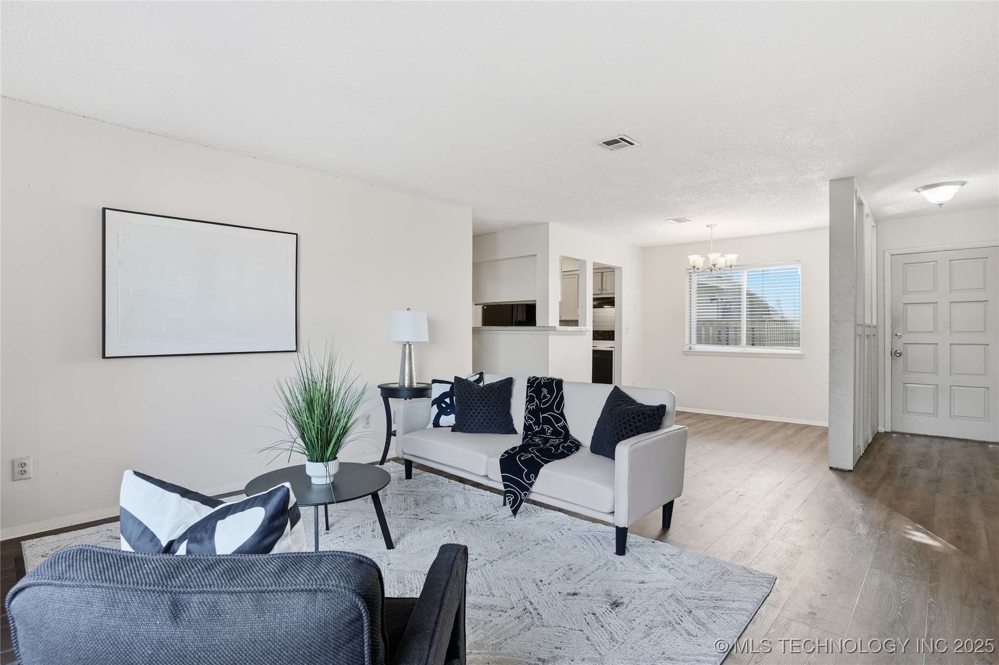 6732 S Lewis Avenue 312 Property Photo 13