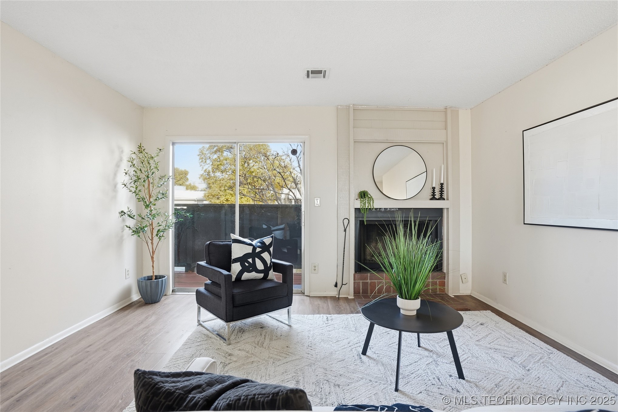 6732 S Lewis Avenue 312 Property Photo 16