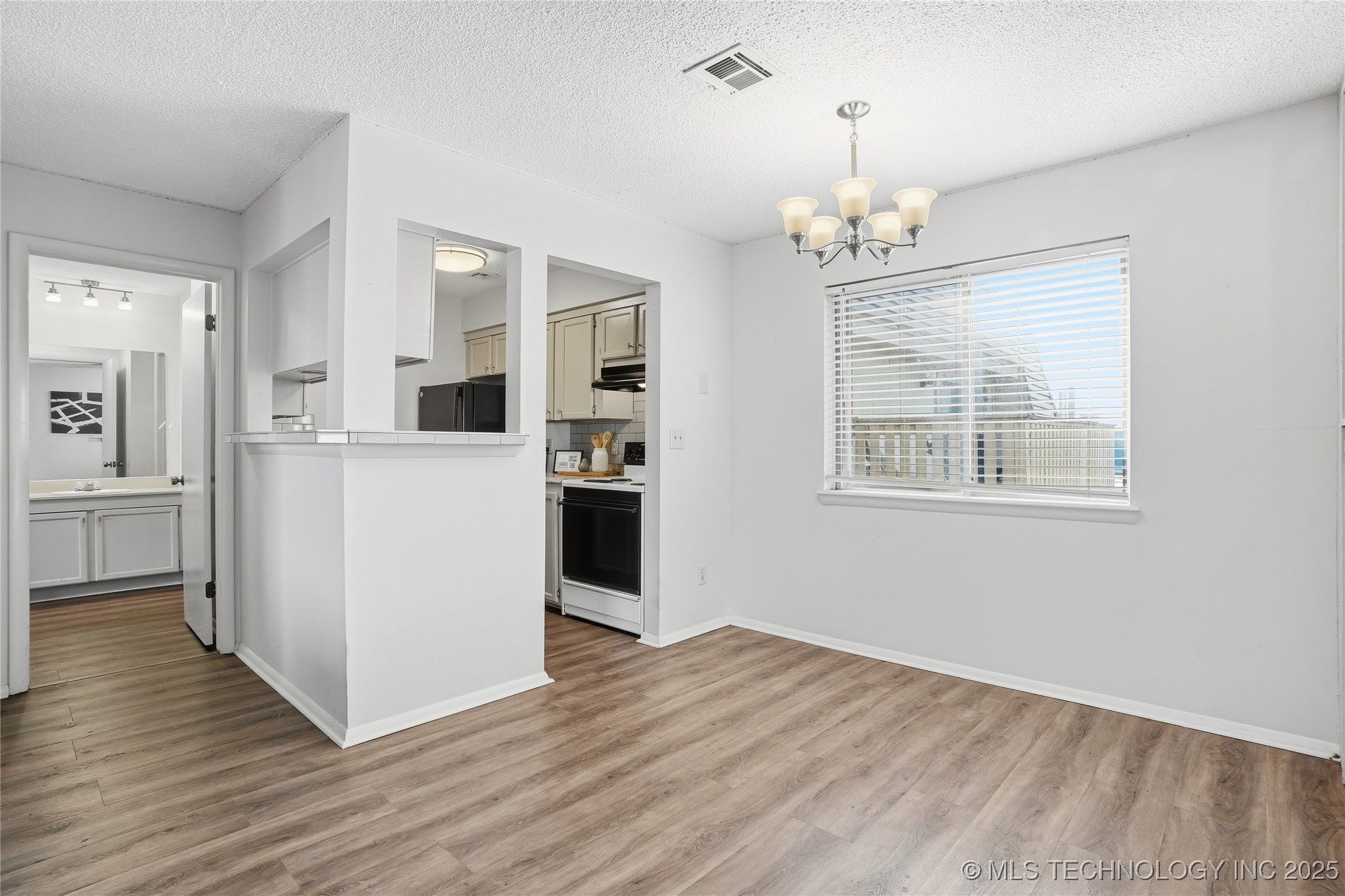 6732 S Lewis Avenue 312 Property Photo 17