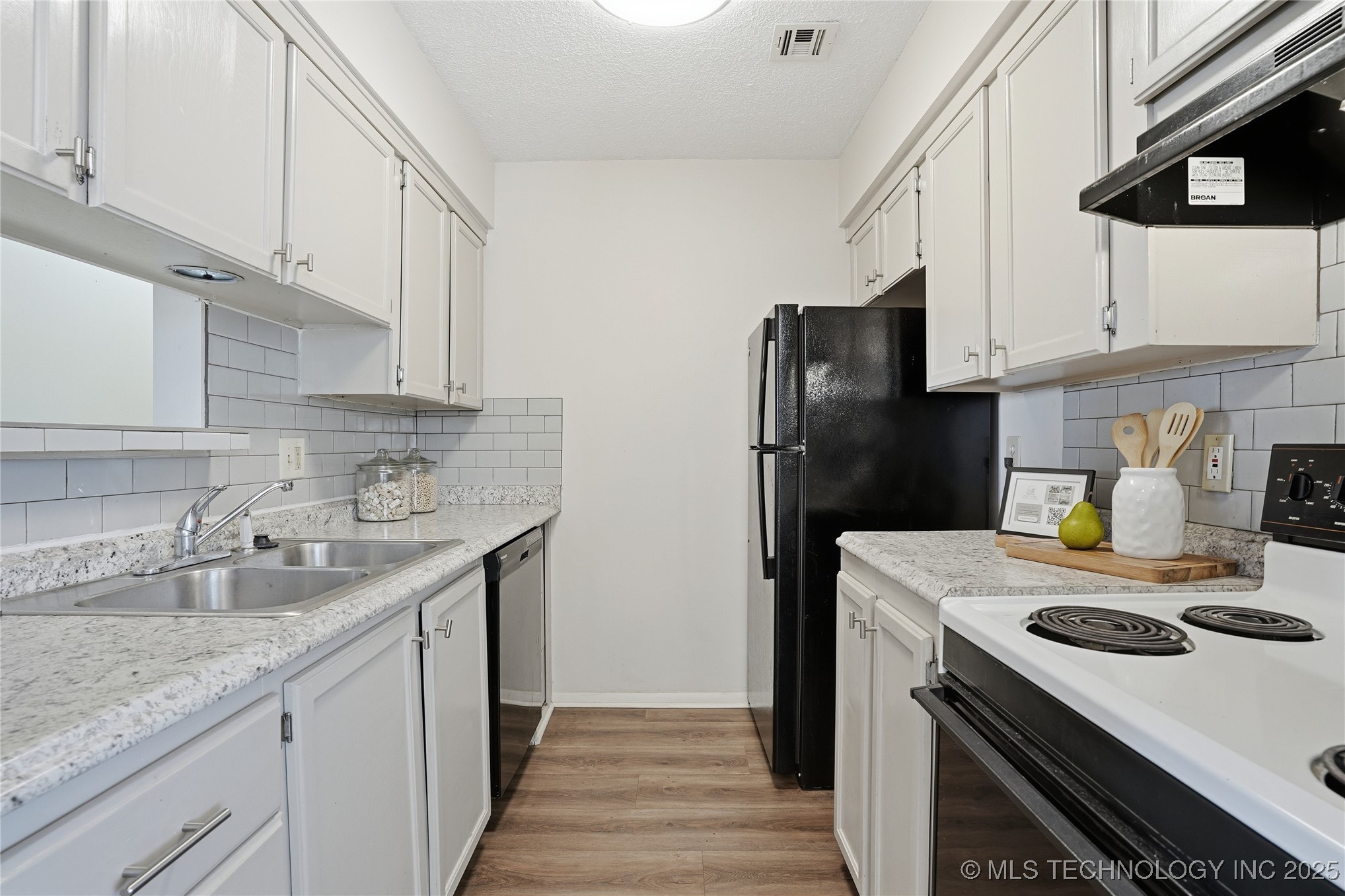 6732 S Lewis Avenue 312 Property Photo 18