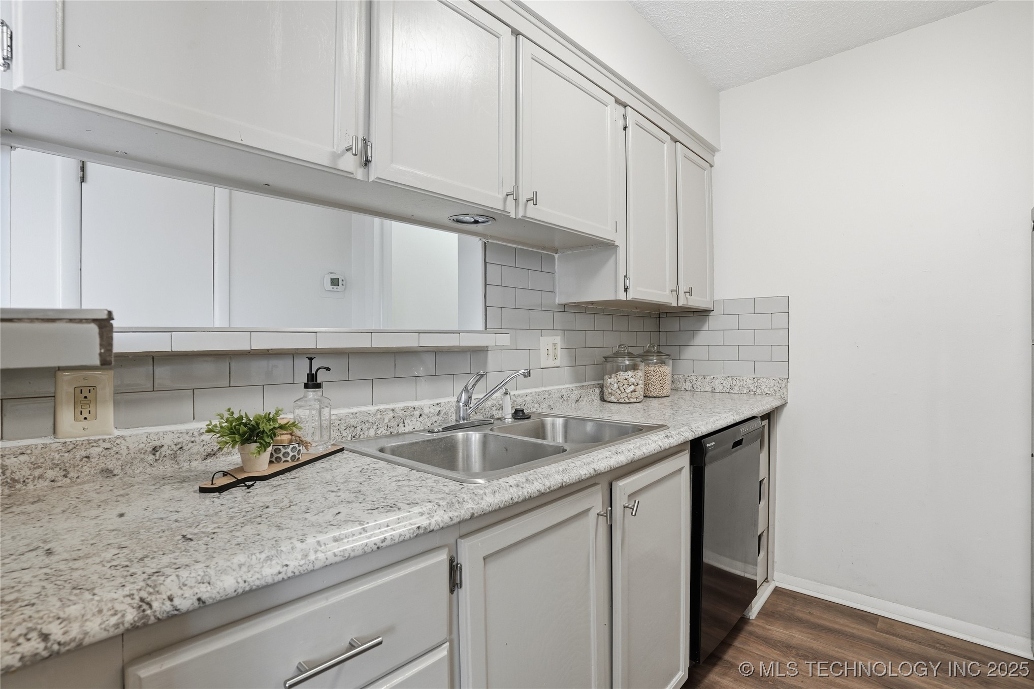 6732 S Lewis Avenue 312 Property Photo 19