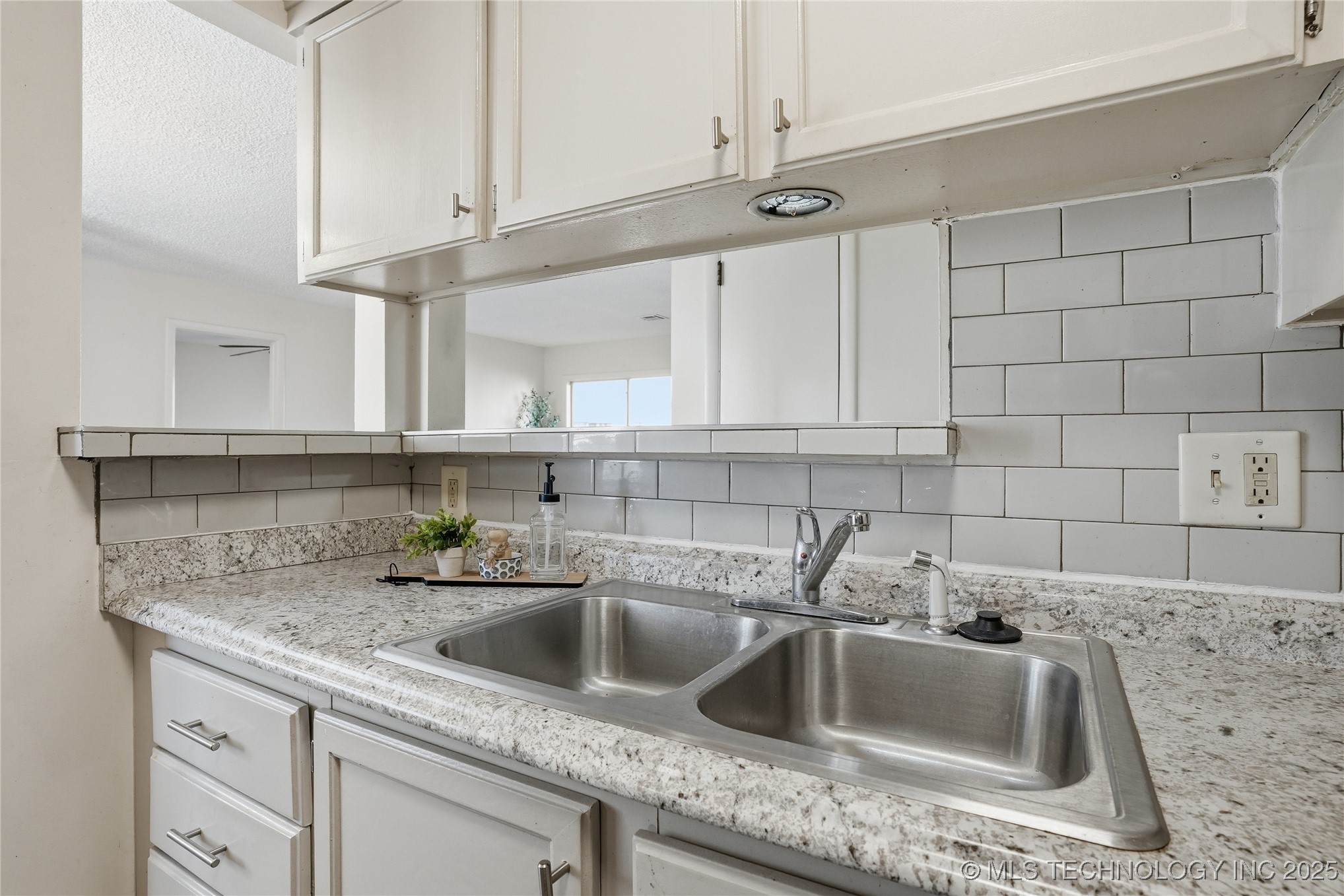 6732 S Lewis Avenue 312 Property Photo 20