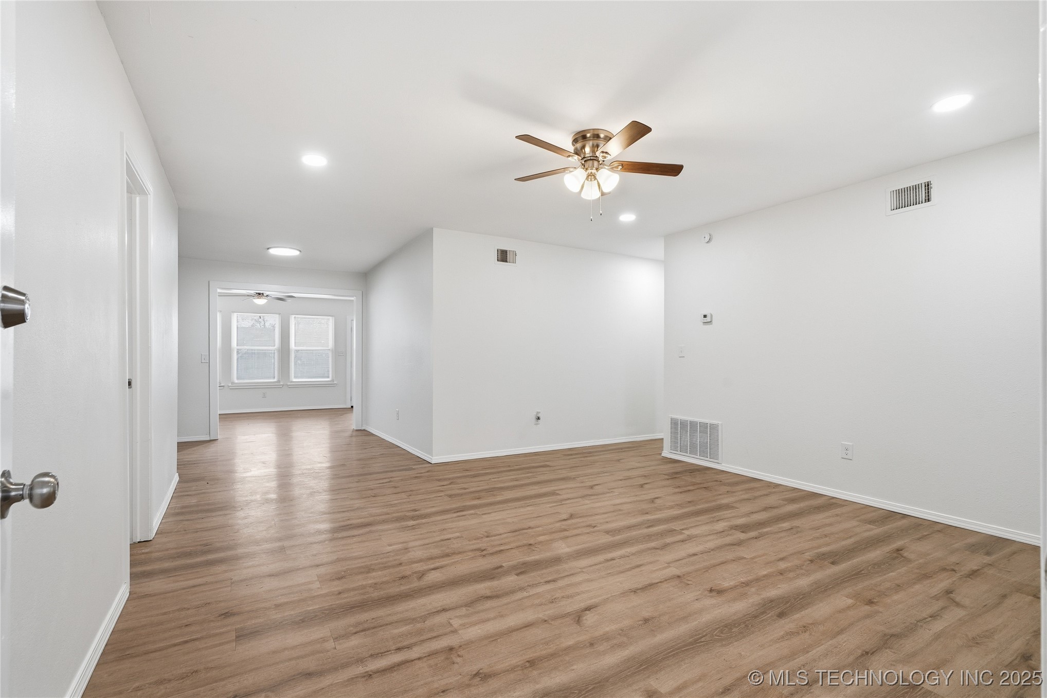 1605 S 125th East Avenue Property Photo 4