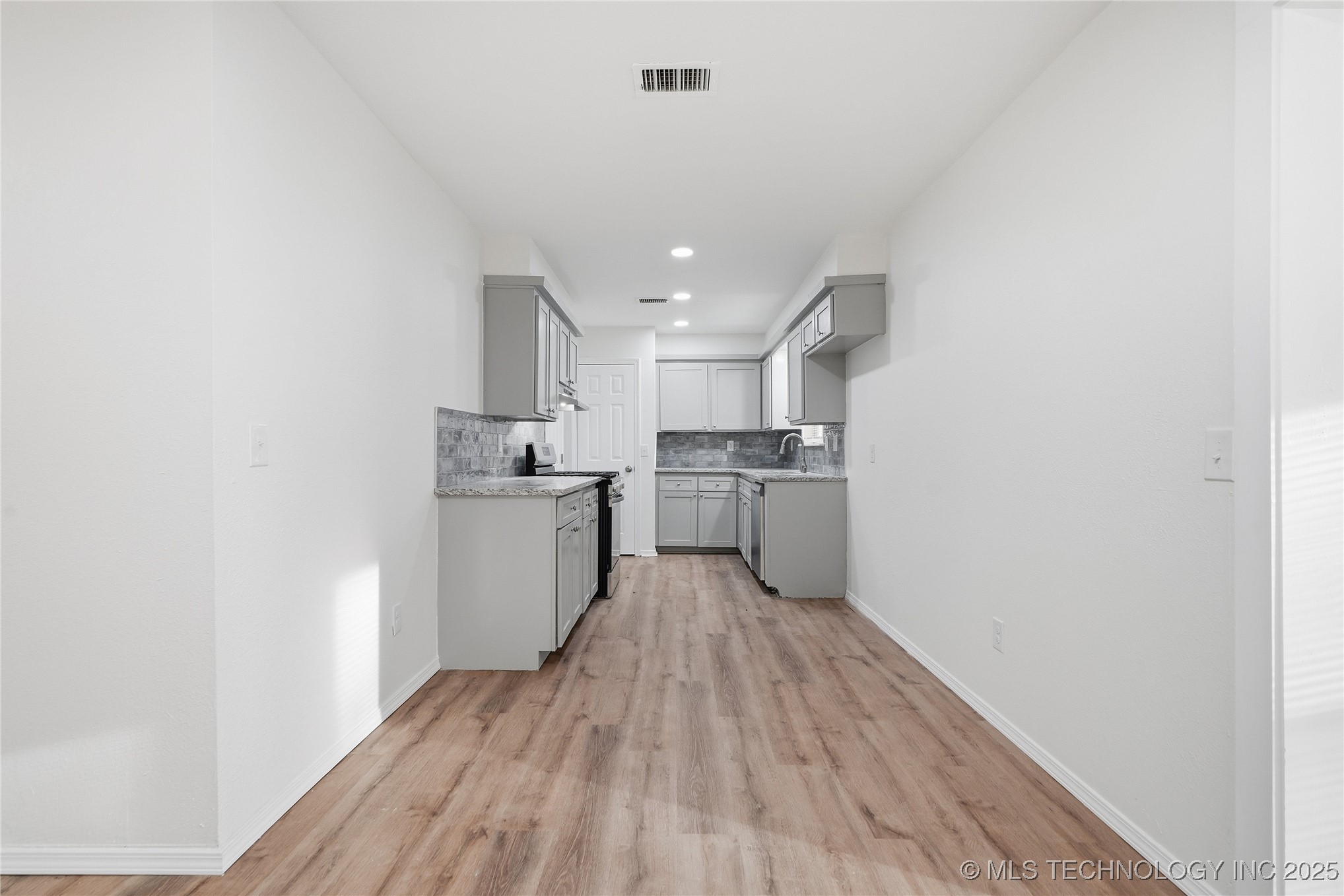 1605 S 125th East Avenue Property Photo 10