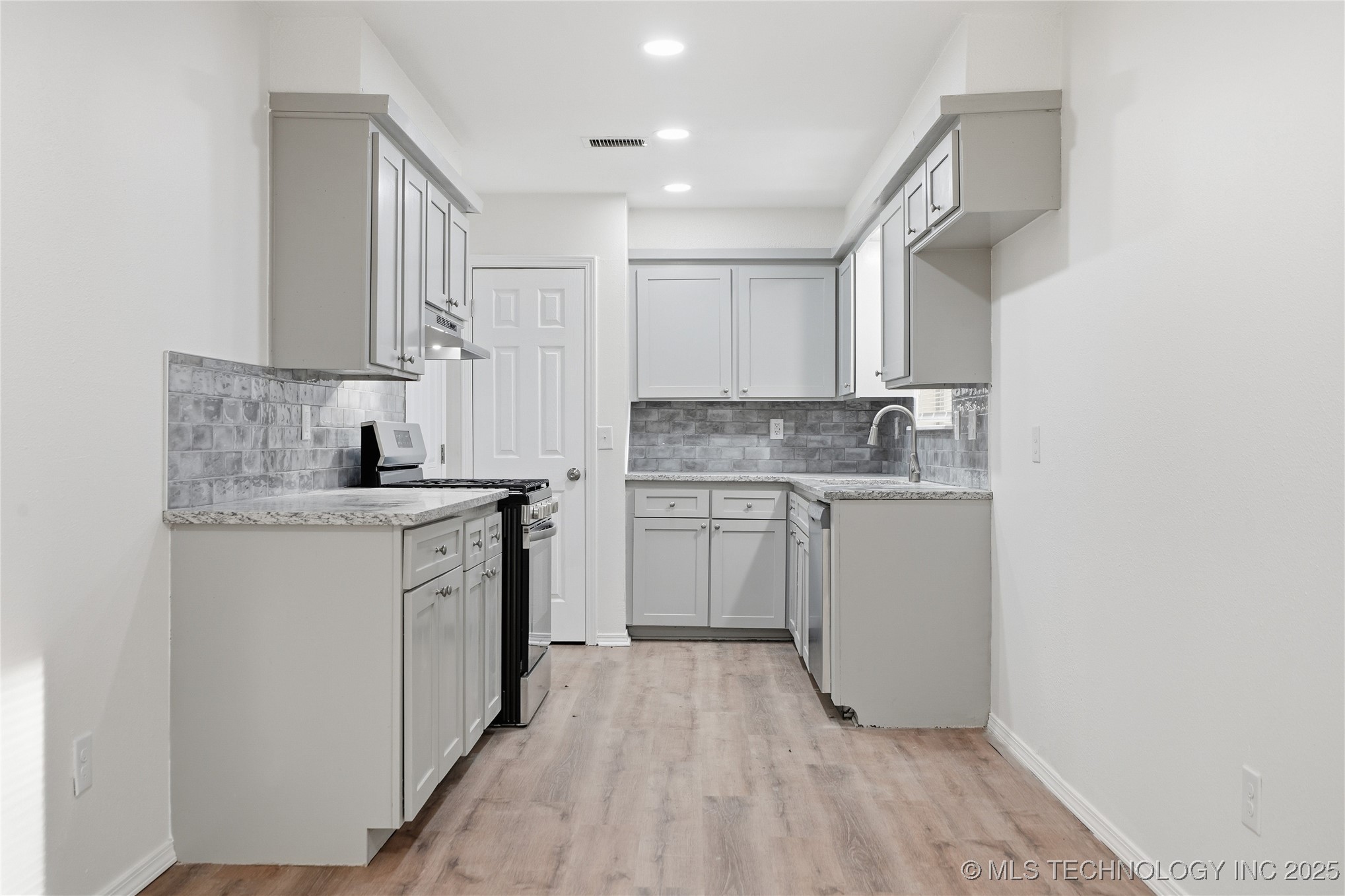 1605 S 125th East Avenue Property Photo 11