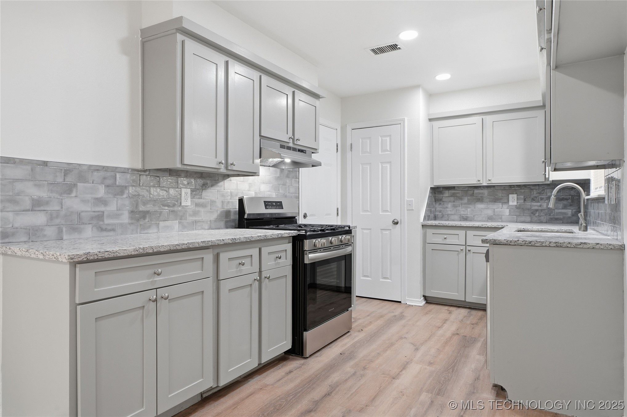 1605 S 125th East Avenue Property Photo 12