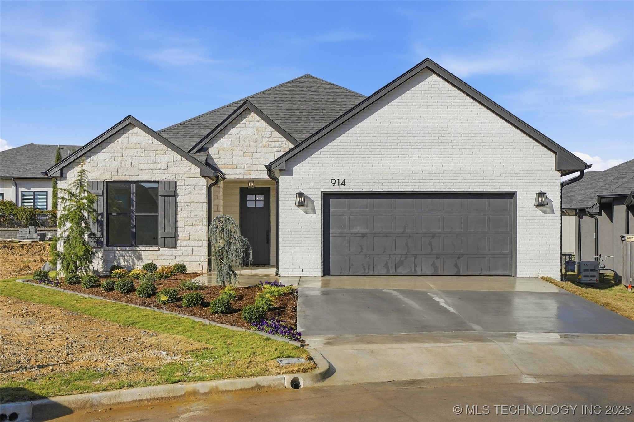 914 W 85th Street S Property Photo 1