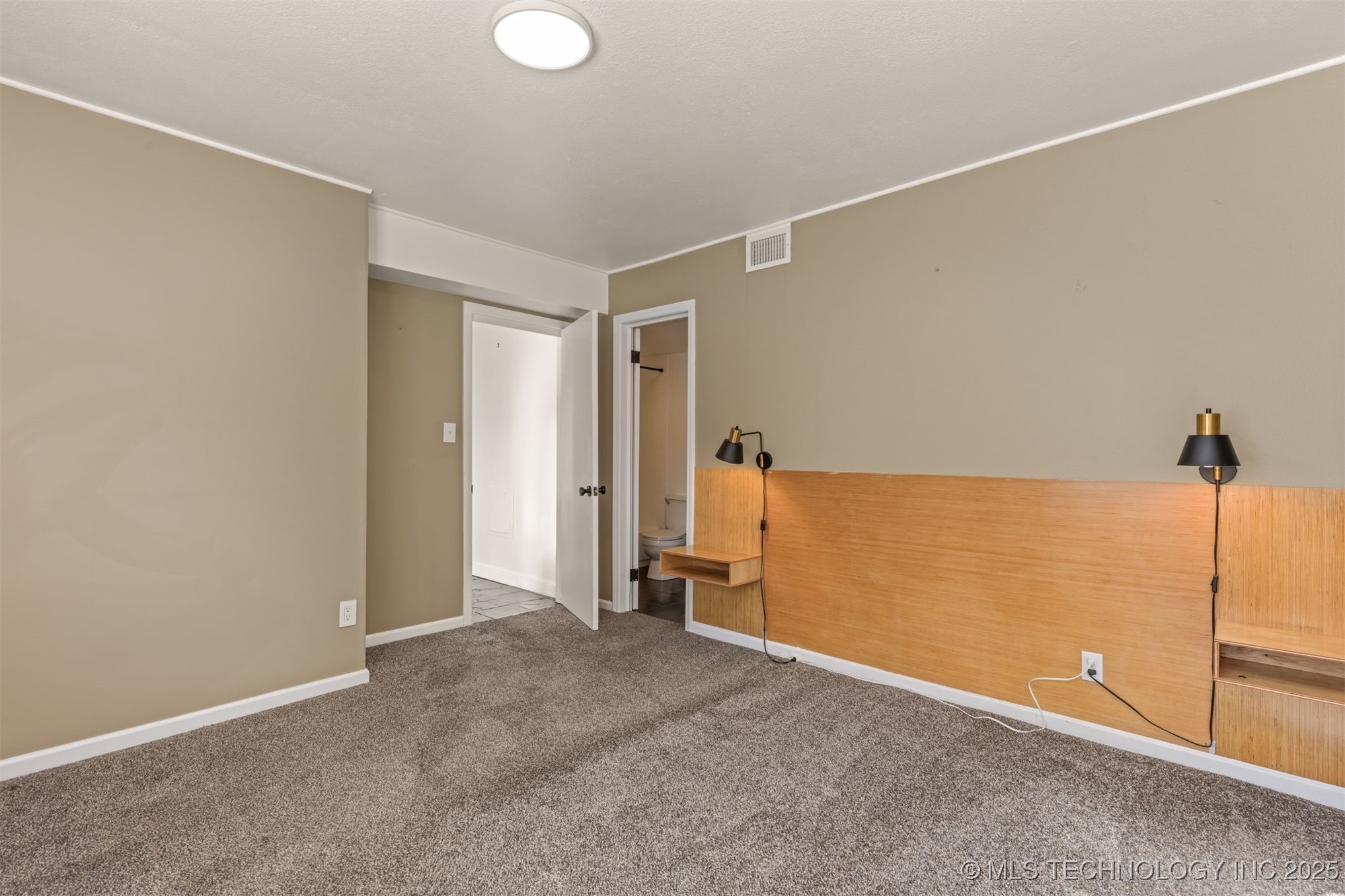 4428 E 68th Street 484 Property Photo 16