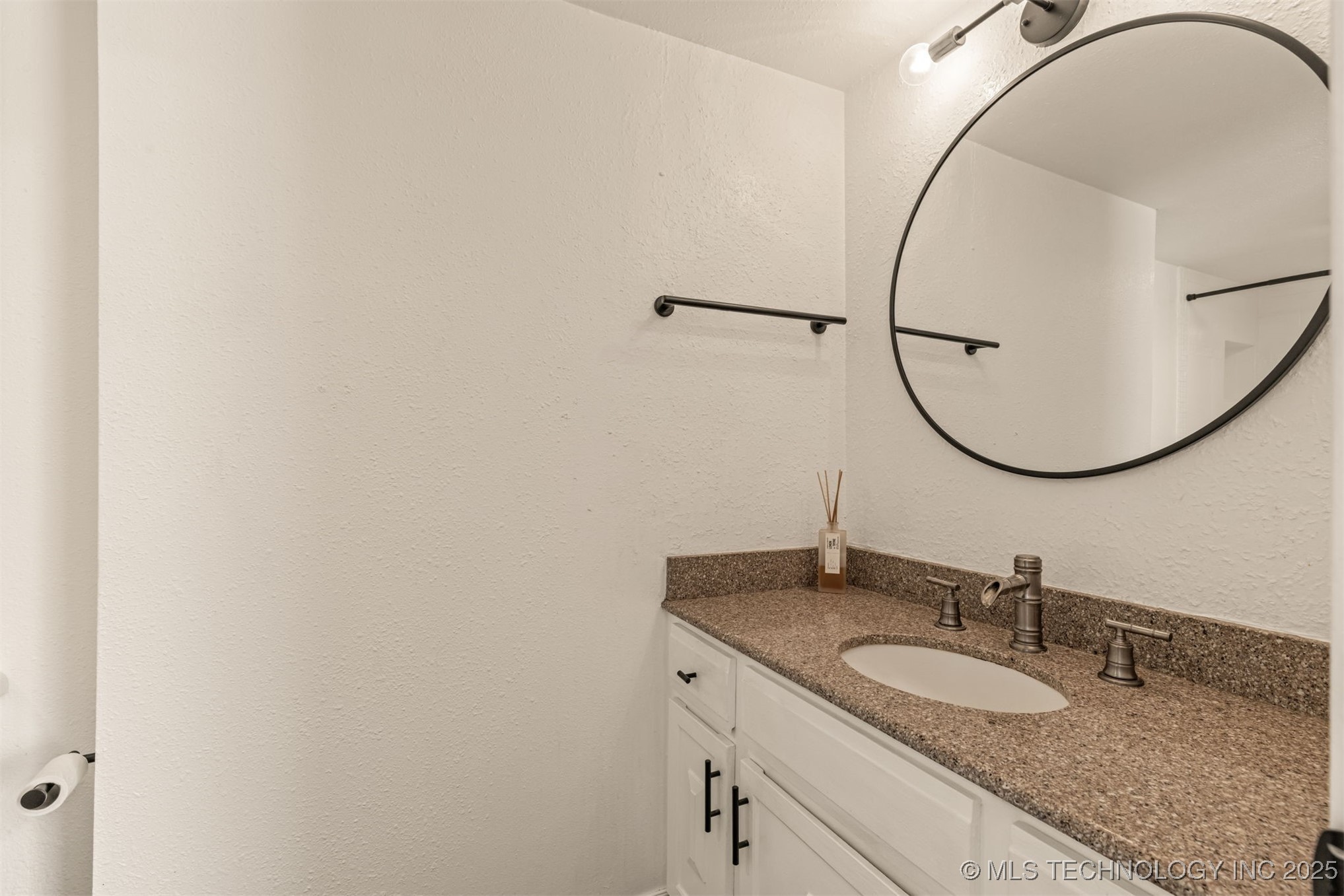 4428 E 68th Street 484 Property Photo 18