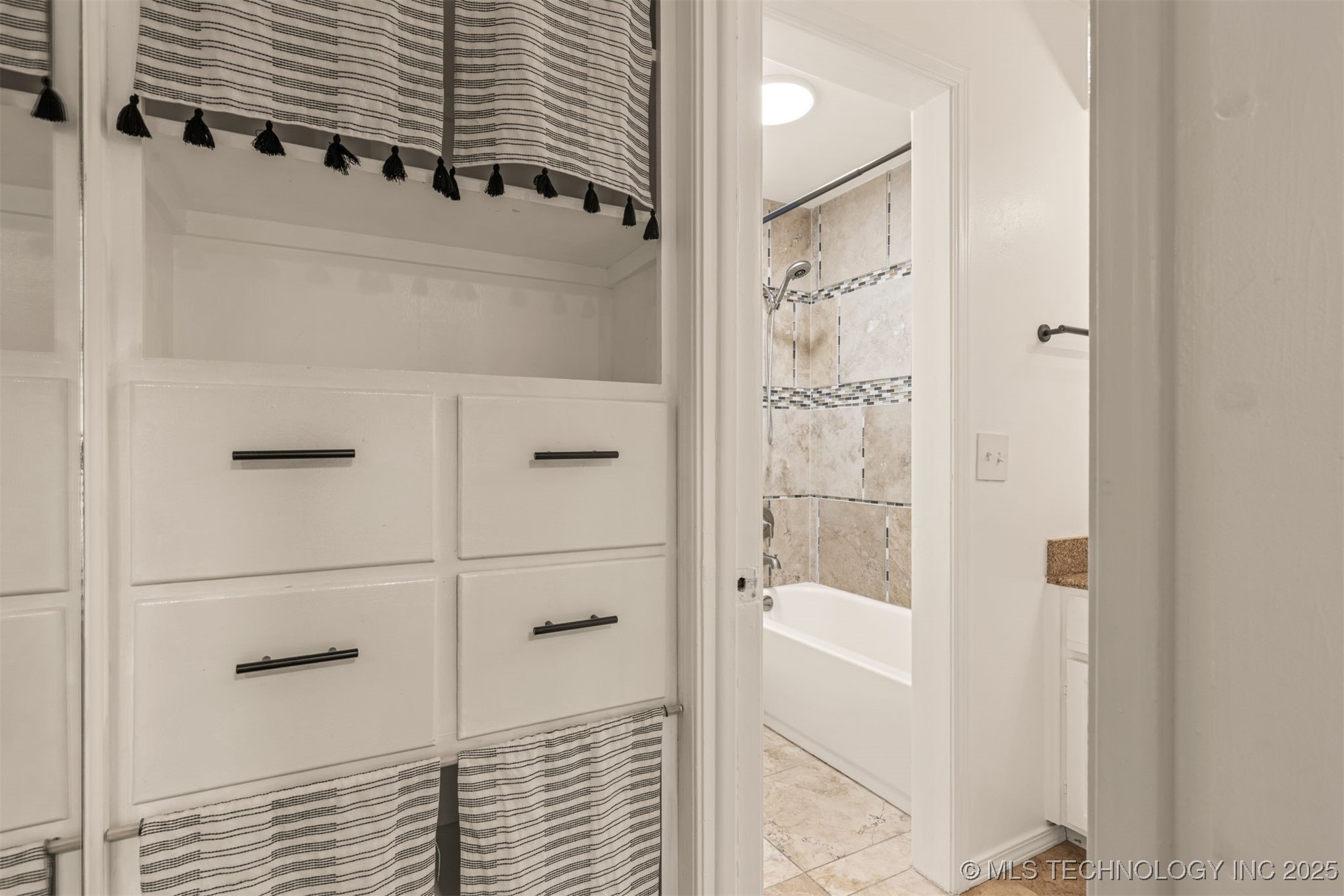 4428 E 68th Street 484 Property Photo 31