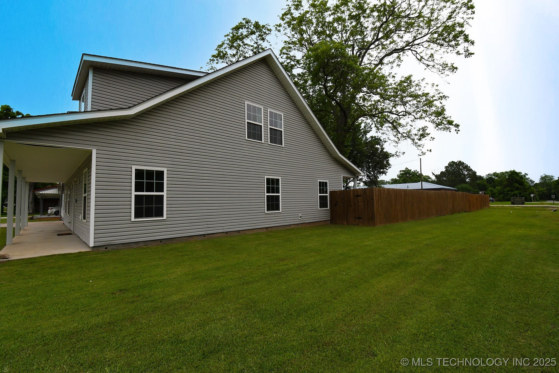 304 S Blackstone Street Property Photo 2