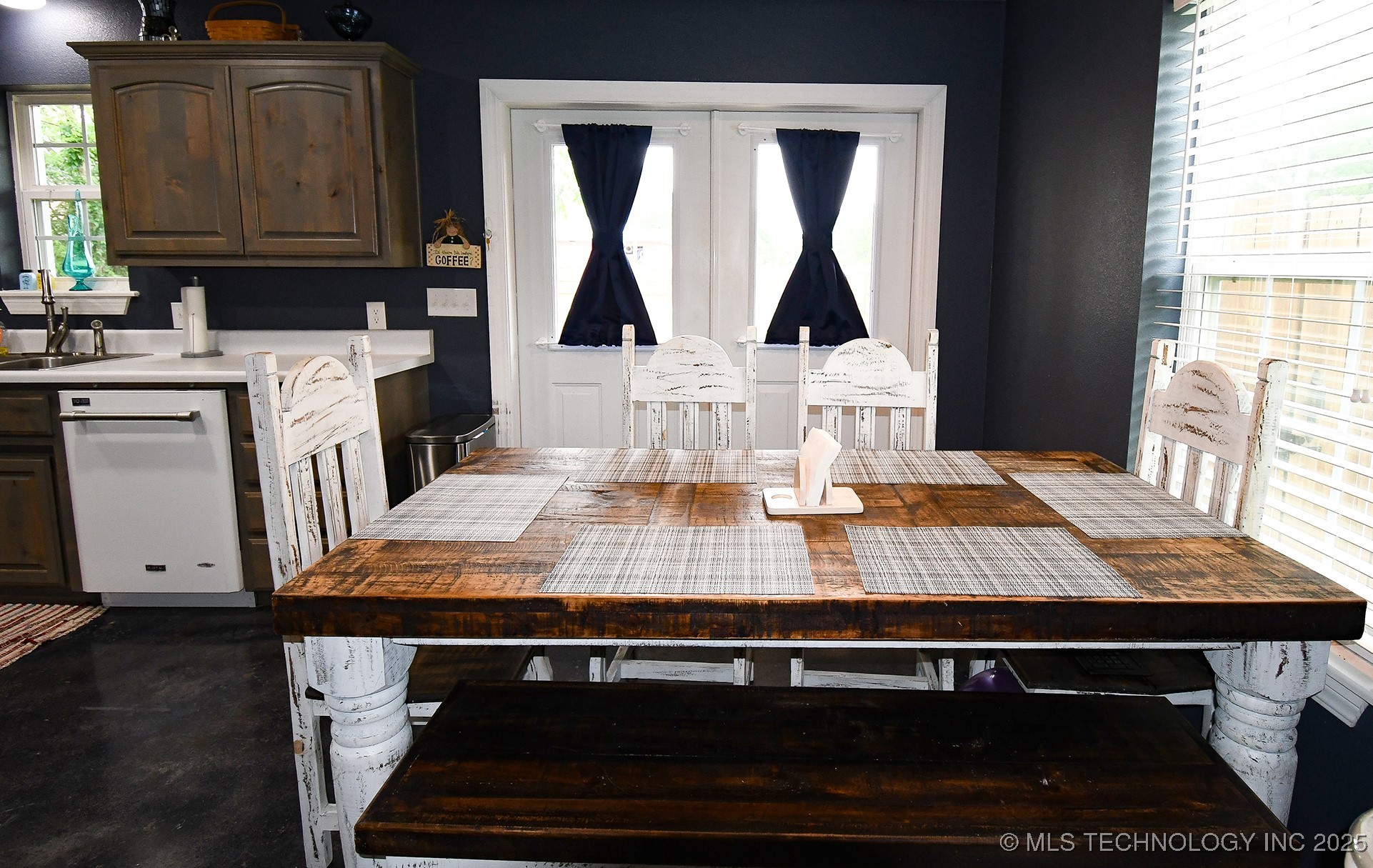 304 S Blackstone Street Property Photo 8