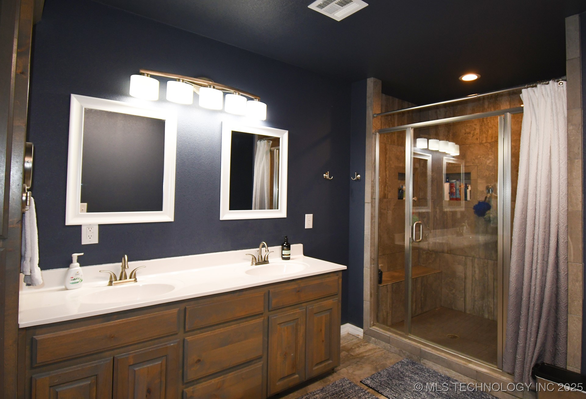 304 S Blackstone Street Property Photo 17