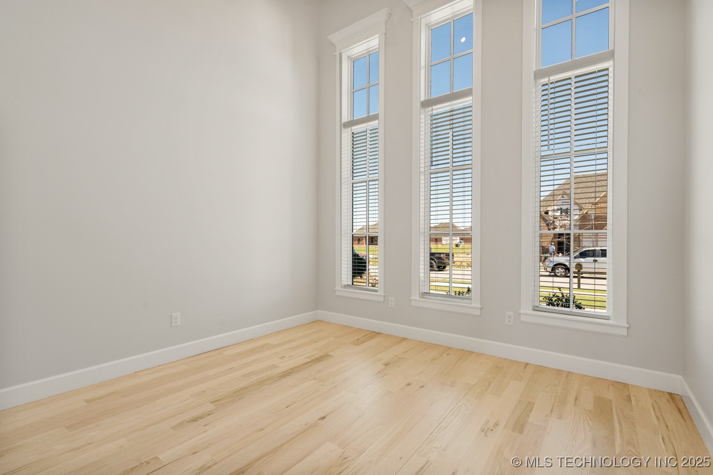 2601 W Twin Oaks Street Property Photo 8