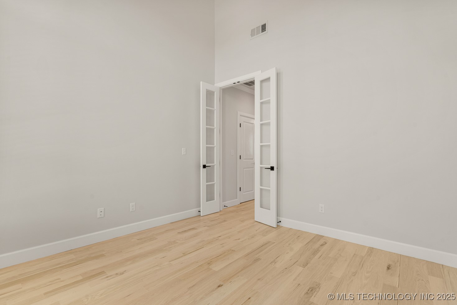 2601 W Twin Oaks Street Property Photo 9