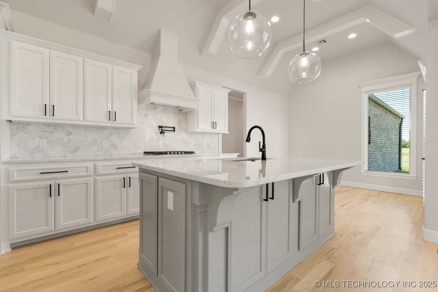 2601 W Twin Oaks Street Property Photo 12