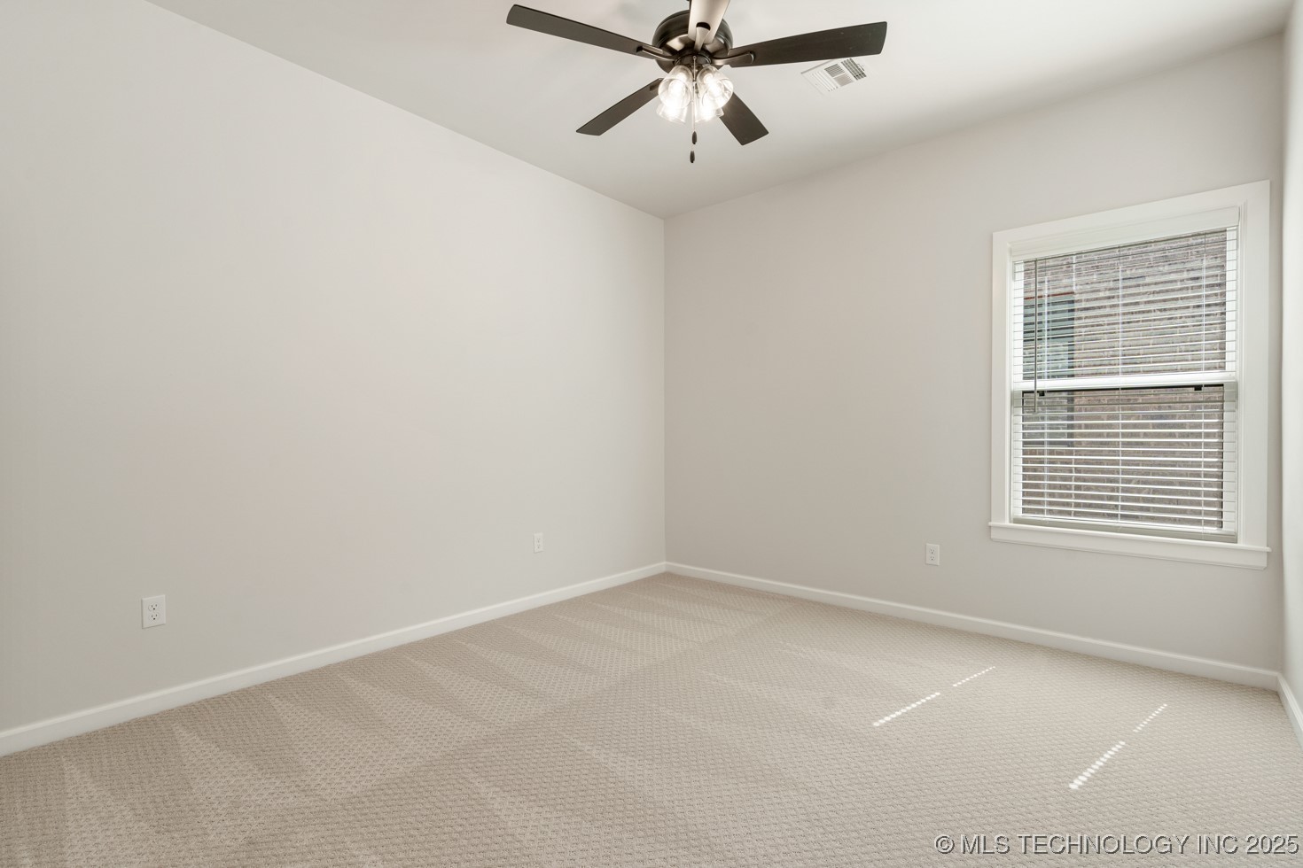 2601 W Twin Oaks Street Property Photo 18