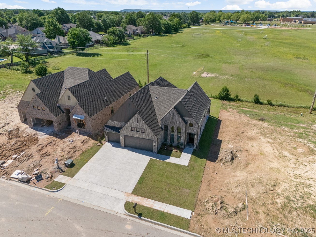 2601 W Twin Oaks Street Property Photo 41