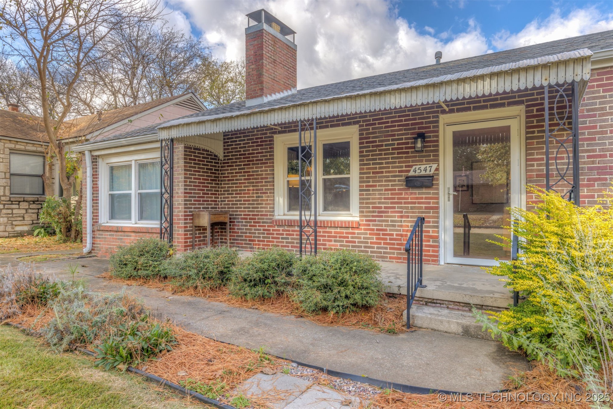 4547 E 8th Street Property Photo 1