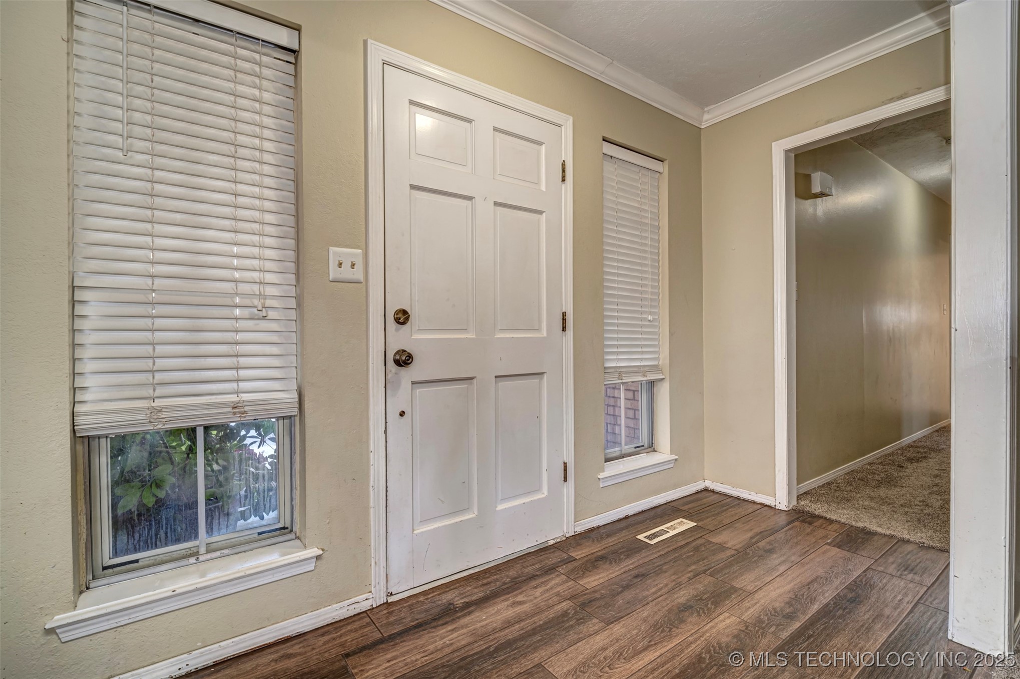 1325 Whispering Hills Property Photo 4