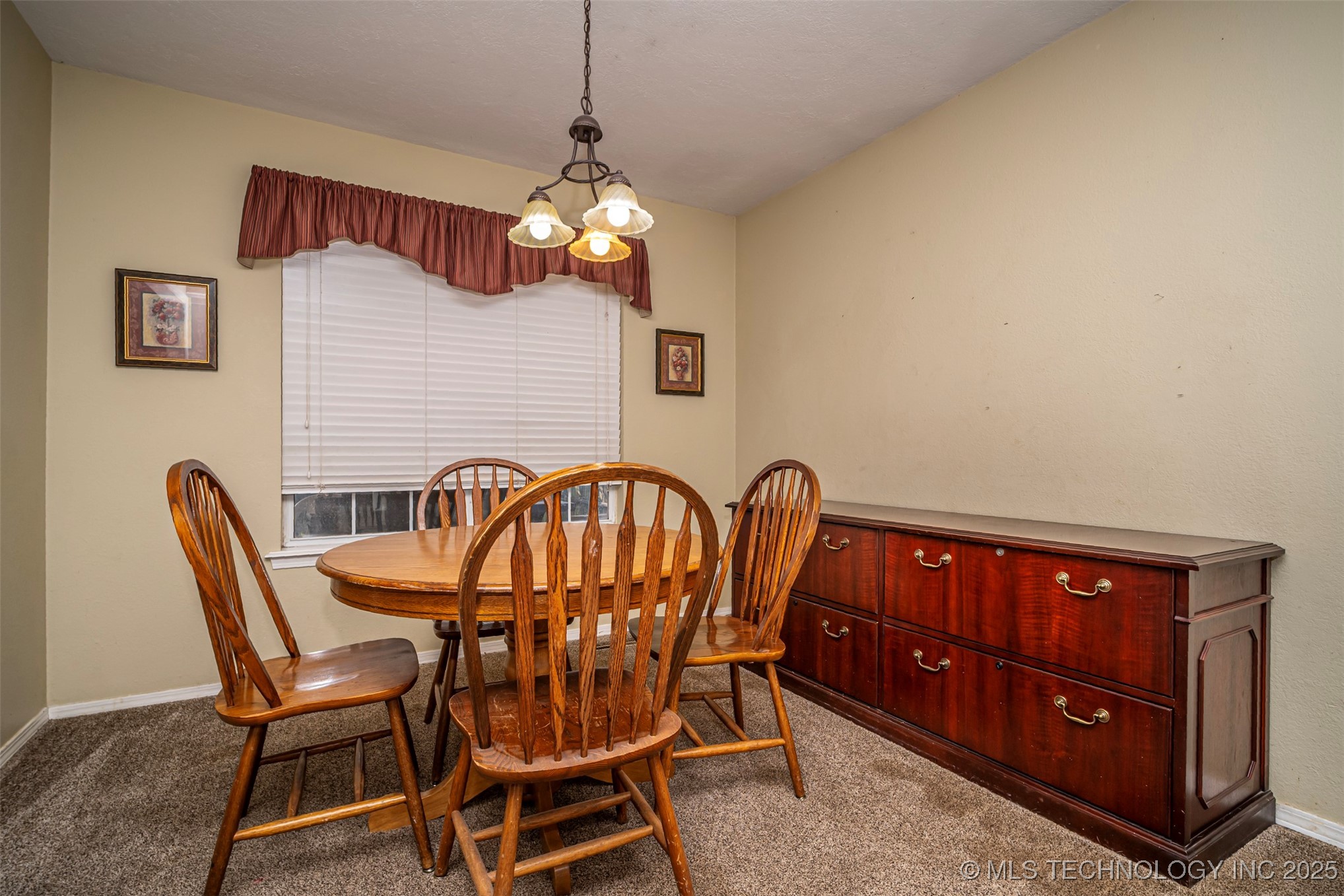 1325 Whispering Hills Property Photo 9