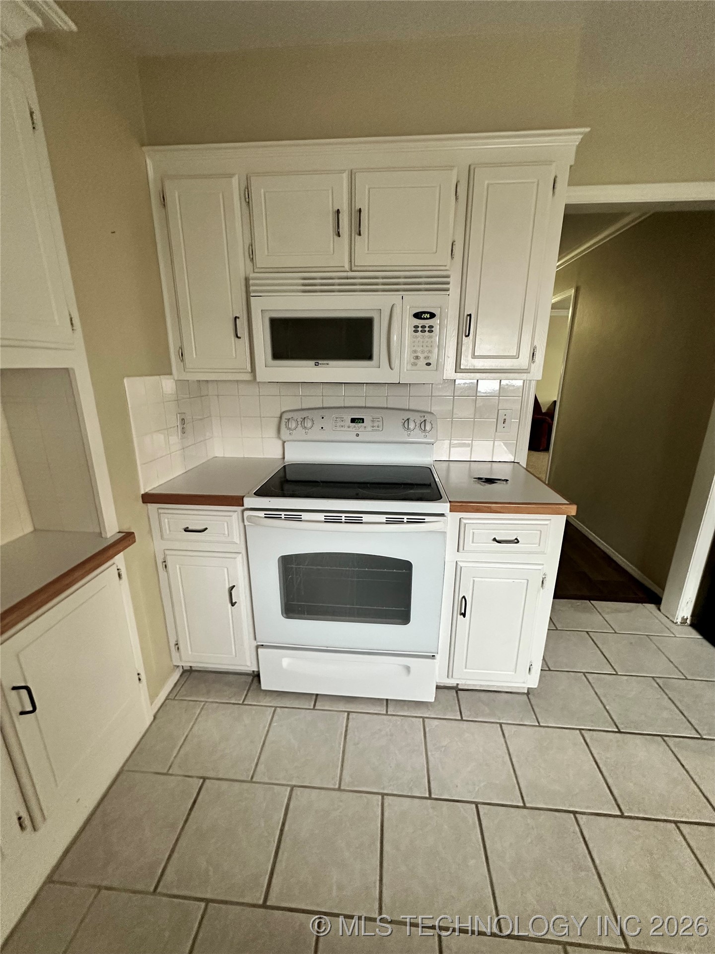 1325 Whispering Hills Property Photo 11